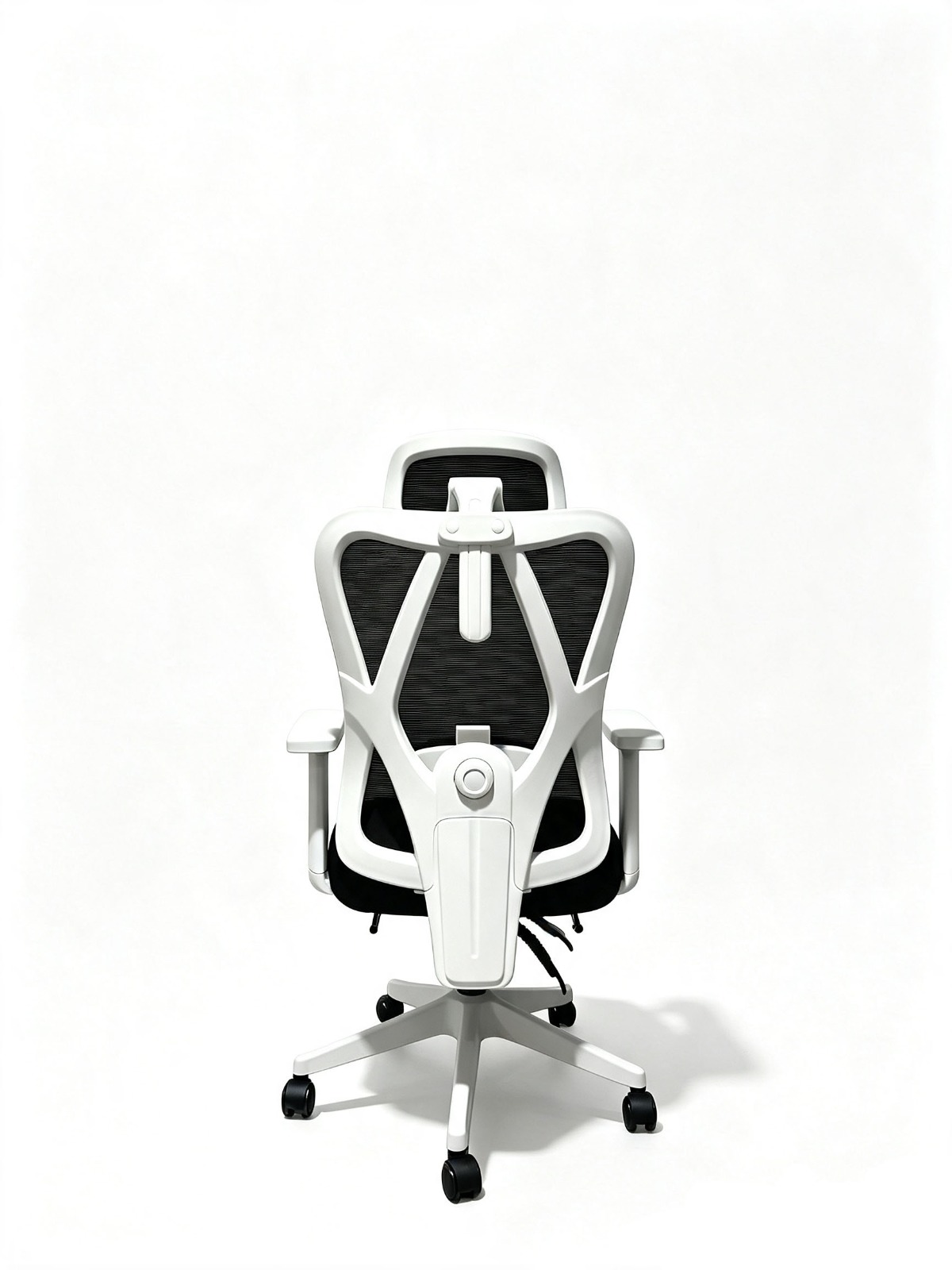 SILLA DE OFICINA INIUS ARI ERGONÓMICA RECLINABLE 135° CON REPOSAPIÉS Y MALLA ZYNCRO NEGRO - 4