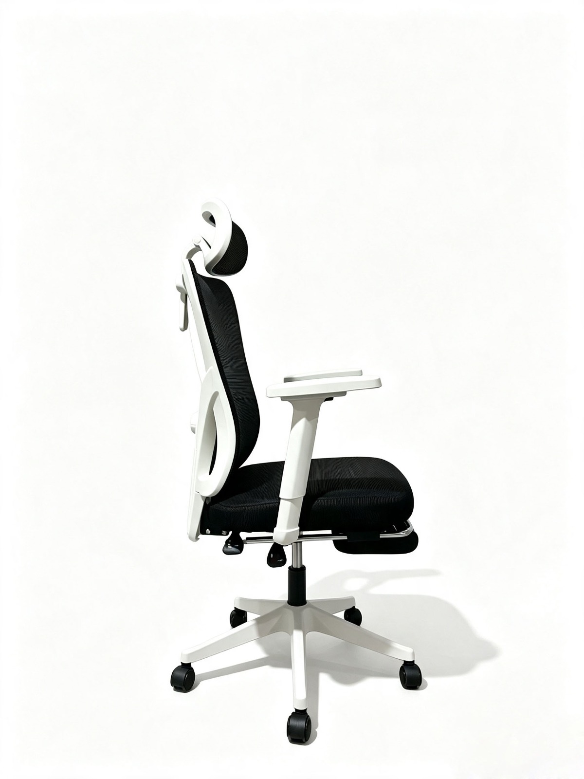 SILLA DE OFICINA INIUS ARI ERGONÓMICA RECLINABLE 135° CON REPOSAPIÉS Y MALLA ZYNCRO NEGRO - 5