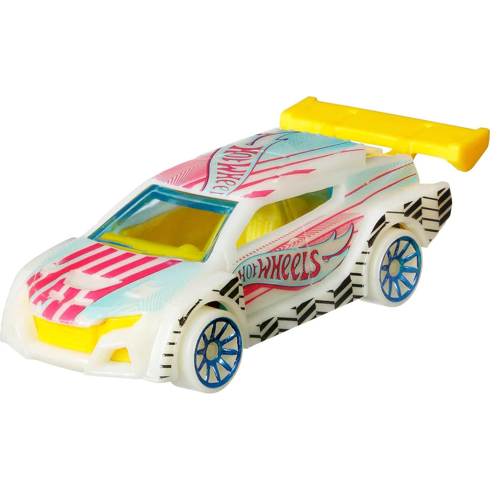 HOT WHEELS MONSTER TRUCKS CON 5 CAMIONES Y 5 AUTOS QUE BRILLAN EN LA OSCURIDAD - 5