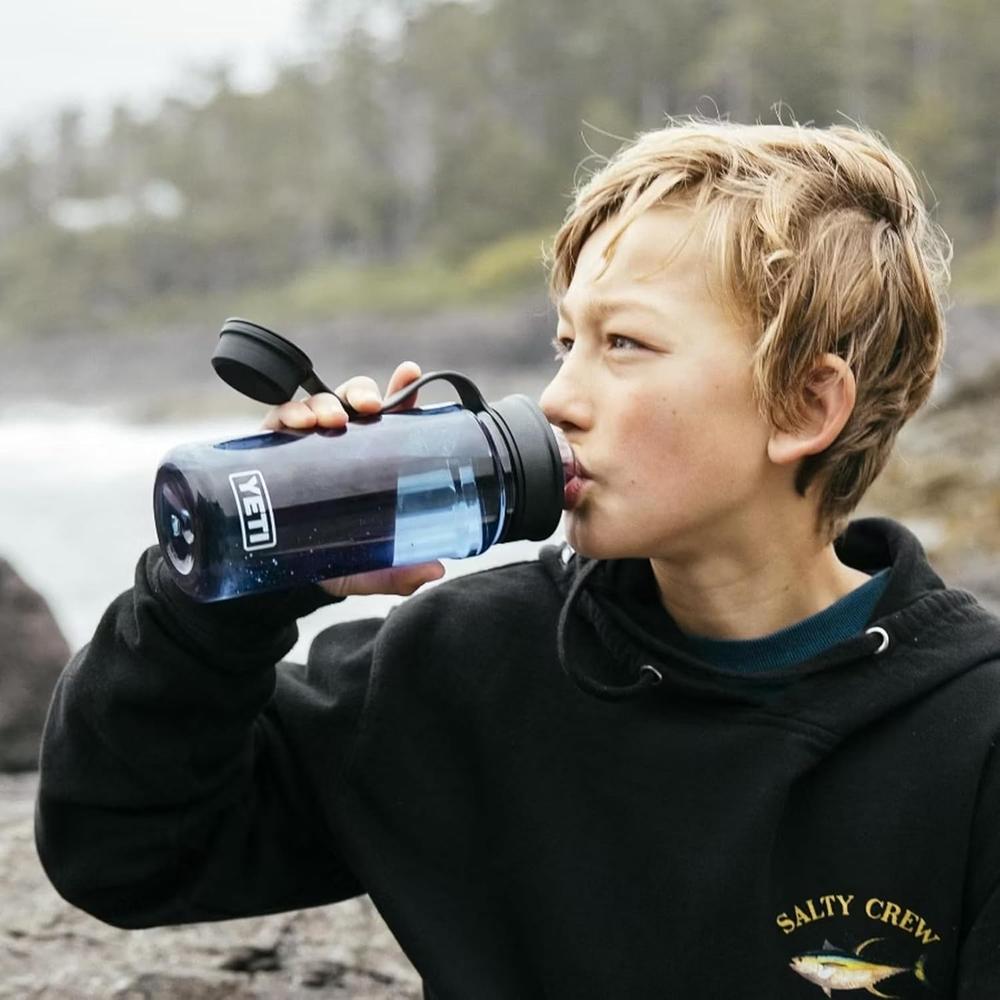 YETI BOTELLA YONDER CON TAPA DE AMARRE DE 20 OZ | GRIS - 6
