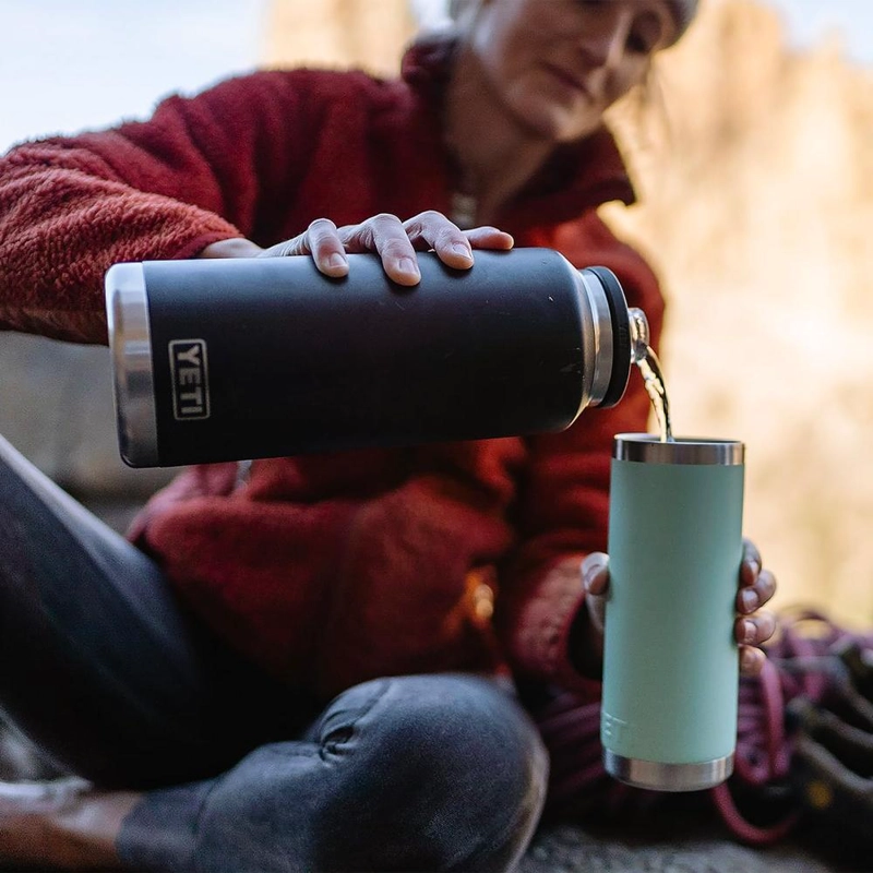YETI BOTELLA RAMBLER CON TAPA DE CHUPÓN DE 46 OZ | VERDE LIMA - 6