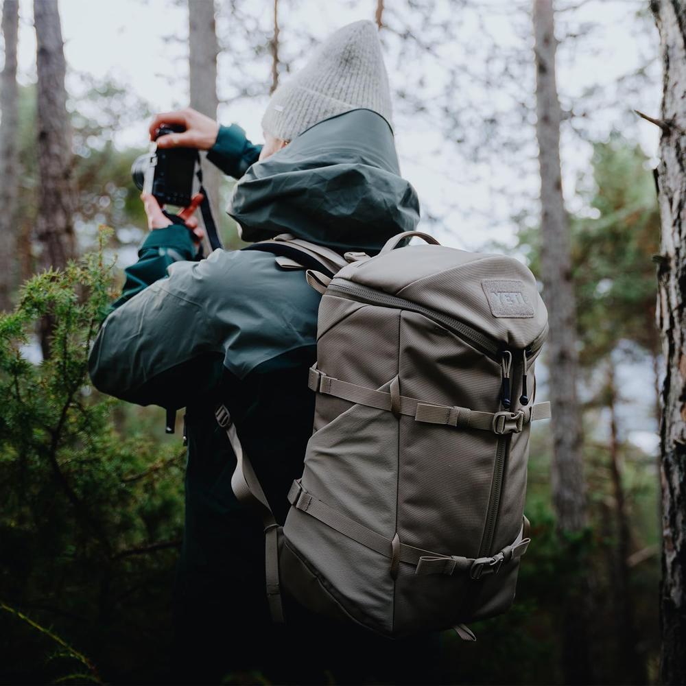 YETI MOCHILA DE VIAJE DE 27L | NEGRO - 6
