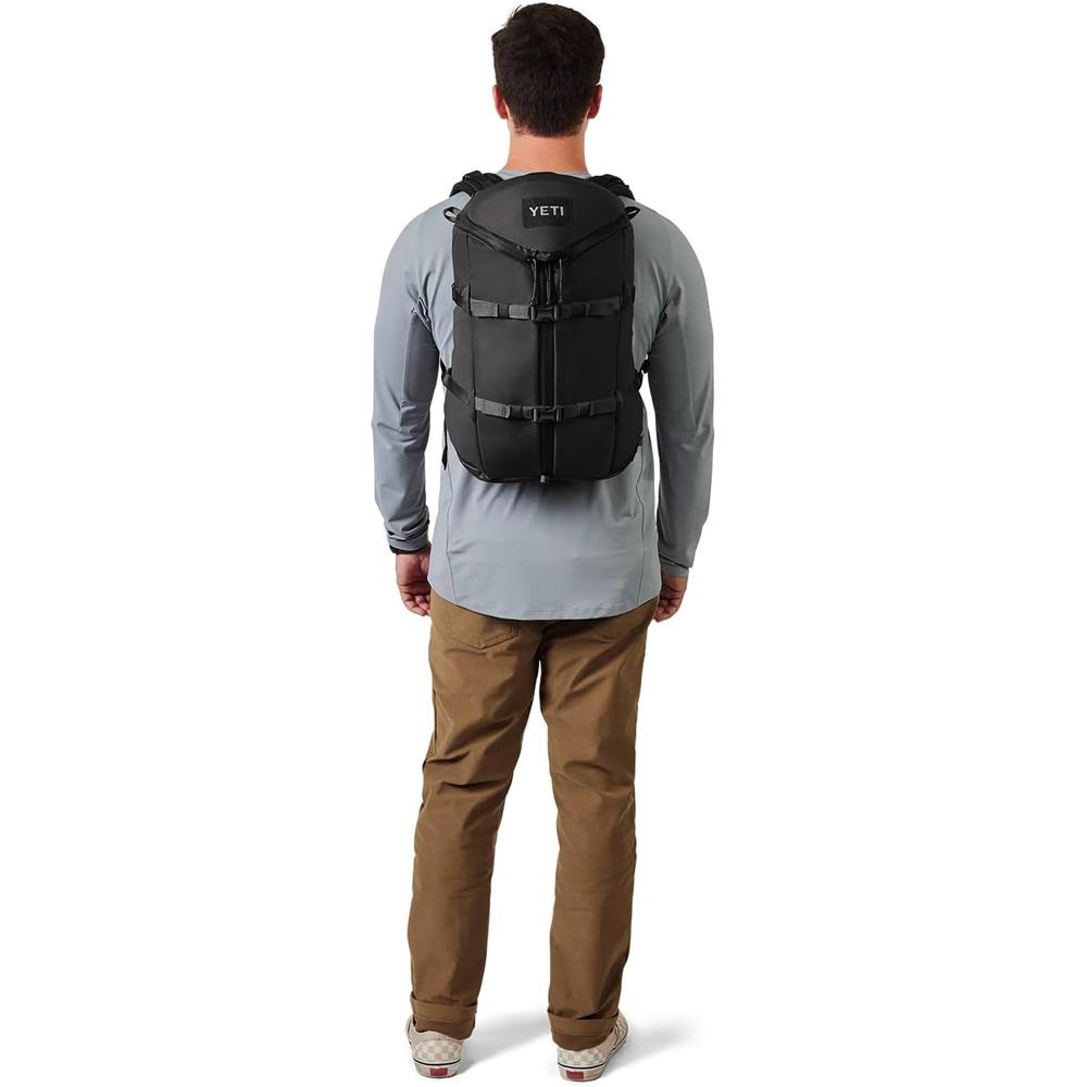 YETI MOCHILA DE VIAJE DE 22L | NEGRO - 4
