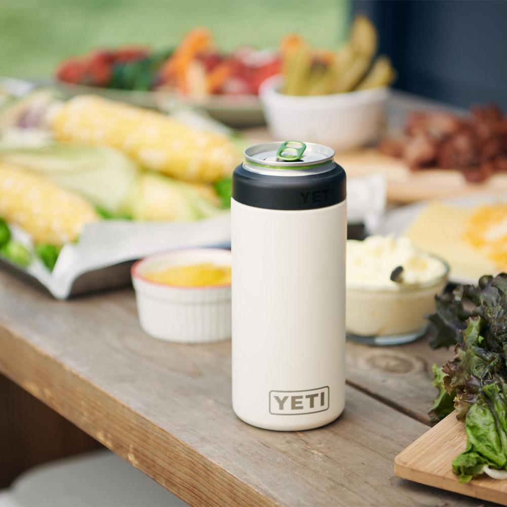 YETI RAMBLER AISLADOR DE LATAS NO INSERTABLE DE 12 OZ | PALO ROSA - 6