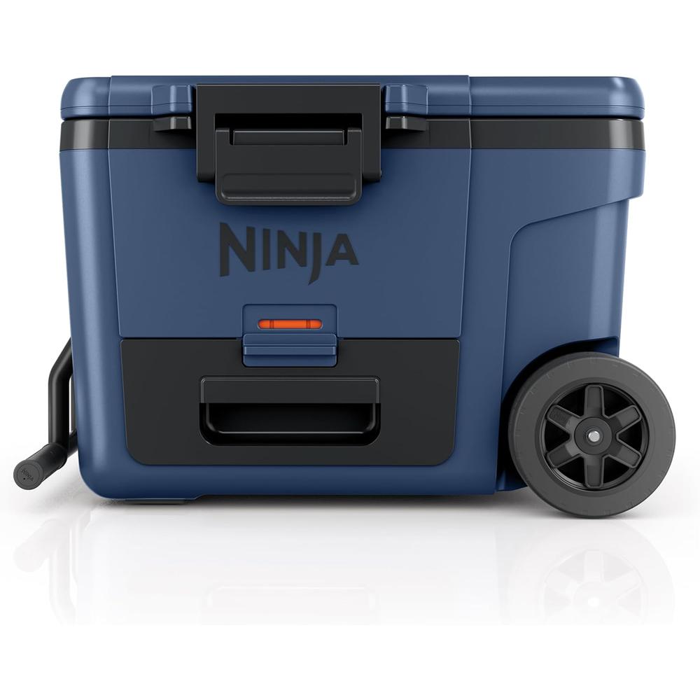 NINJA NEVERA PORTÁTIL FROSTVAULT FB245BL, CON RUEDAS Y CAJÓN SECO, 45 QT / 42,6 L | LAKESHORE BLUE - 1