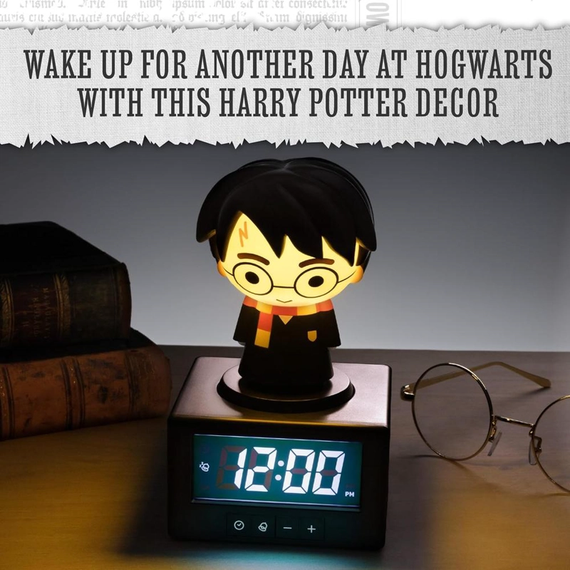 PALADONE HARRY POTTER, RELOJ DESPERTADOR LUZ NOCTURNA PRESIONA HARRY OFICIAL - 2