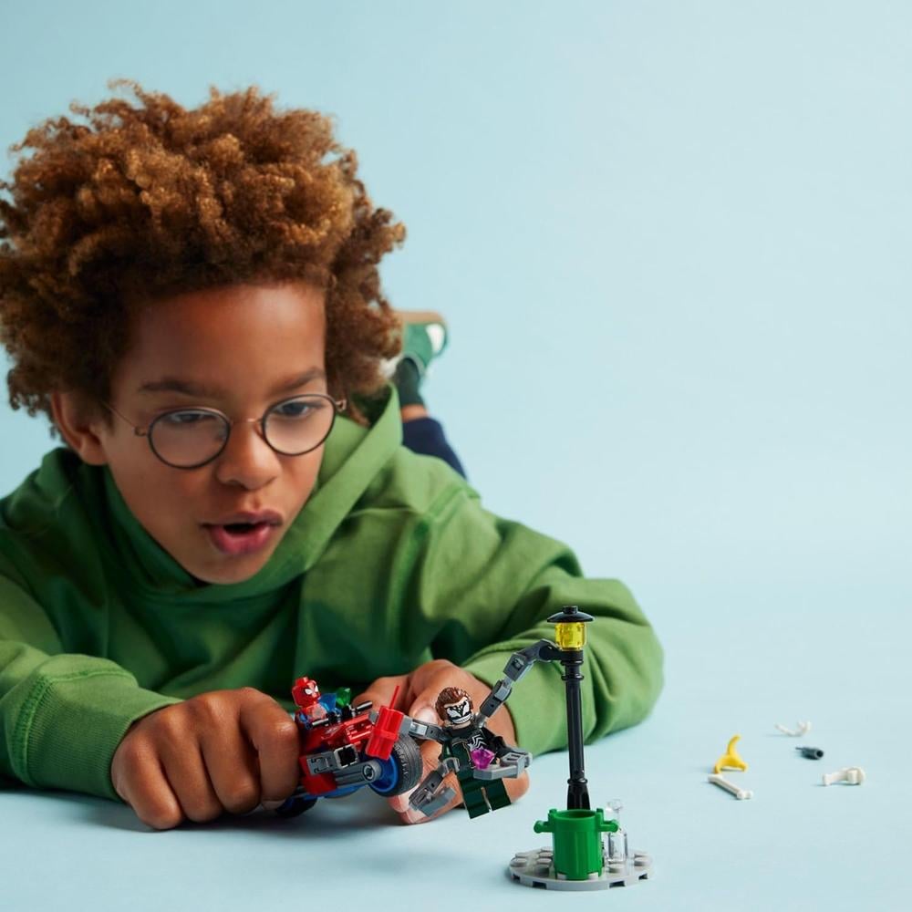LEGO MARVEL PERSECUCIÓN EN MOTO SPIDER-MAN VS DOCTOR OCTOPUS, 2 FIGURAS - 2