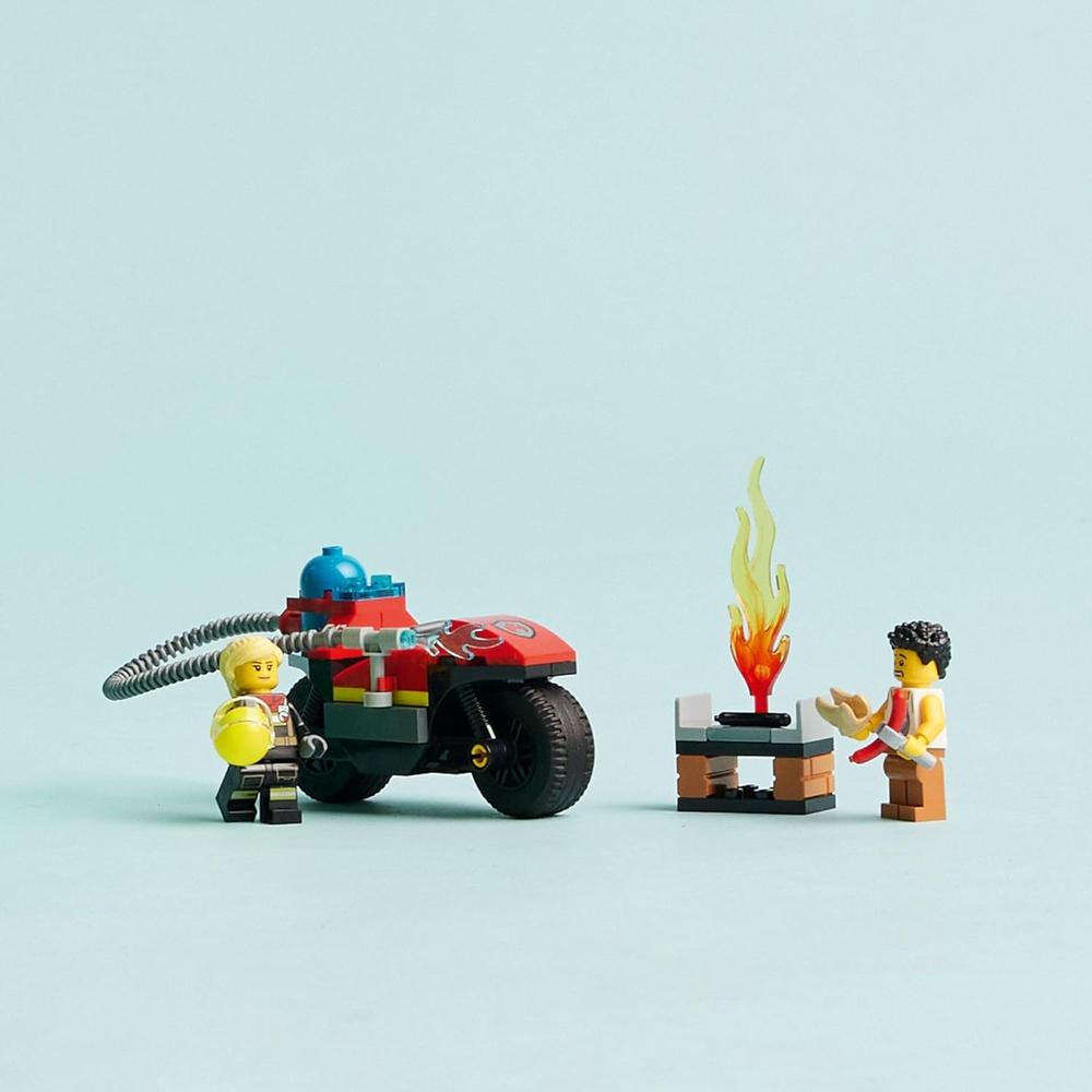 LEGO CITY SET DE JUEGO DE BOMBEROS EN MOTOCICLETA CON 2 MINIFIGURAS - 4