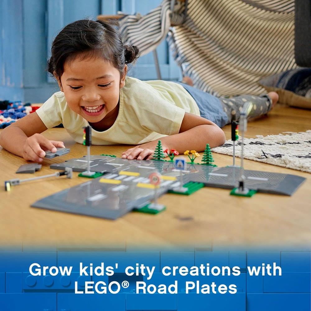 LEGO CITY PLACAS DE CARRETERA SET CON SEMÁFOROS ÁRBOLES Y PIEZAS LUMINOSAS - 2
