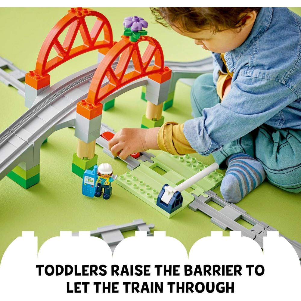 LEGO DUPLO TOWN SET DE EXPANSIÓN DE VÍAS Y PUENTE DE TREN, 10 PIEZAS ADICIONALES - 5