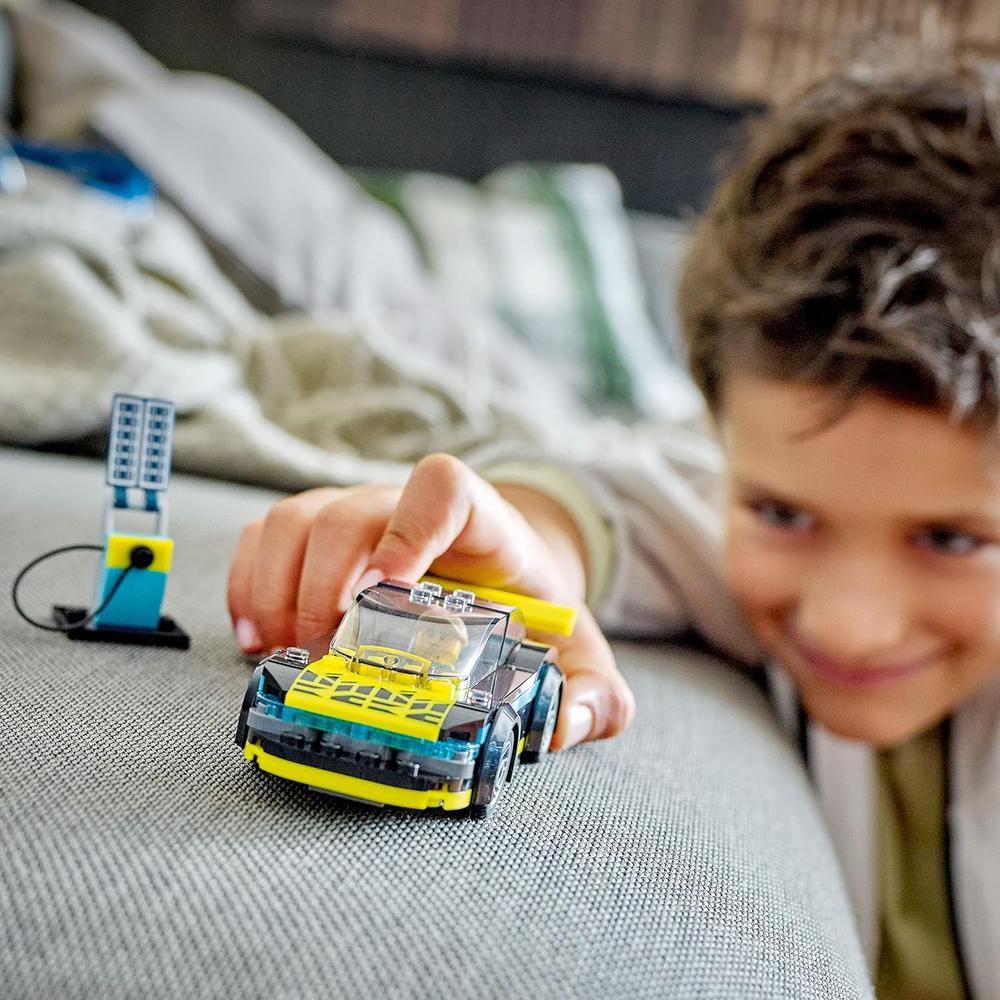 LEGO CITY COCHE DEPORTIVO ELÉCTRICO SET DE CARRERAS CON MINIFIGURA DE PILOTO - 6