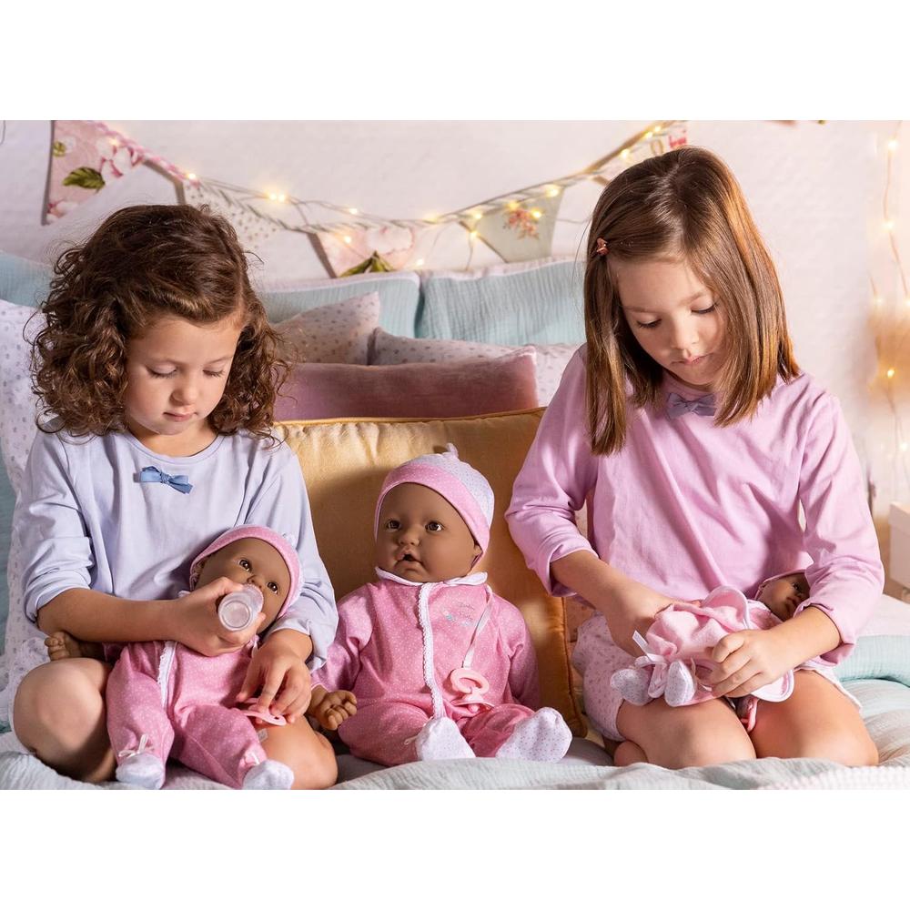 LA BABY MUÑECA HISPANA 11'/28 CM CON ACCESORIOS | MONO ROSA - 3