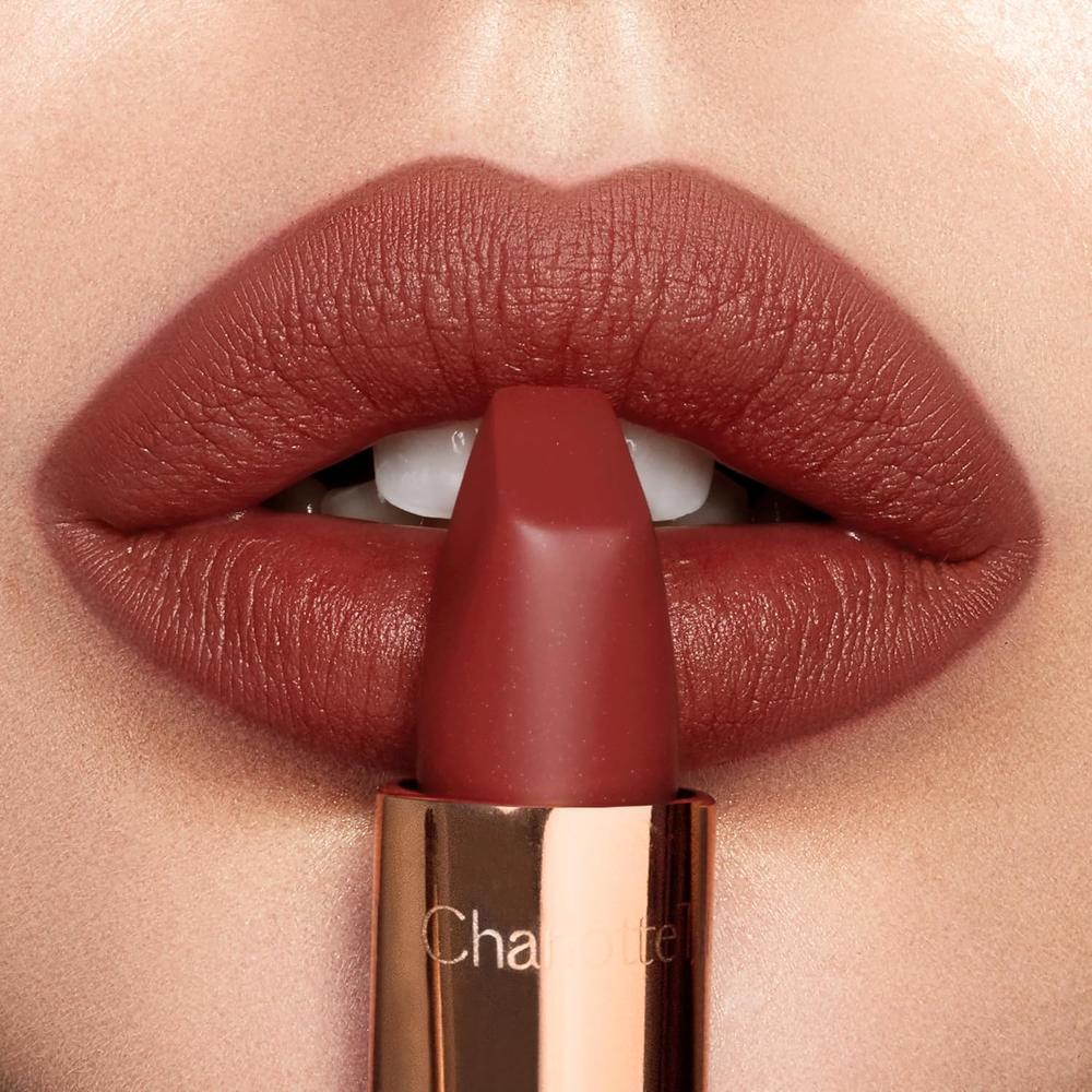 CHARLOTTE TILBURY REVOLUTION LÁPIZ LABIAL MATE | TAN 90'S - MARRÓN MATE - 5
