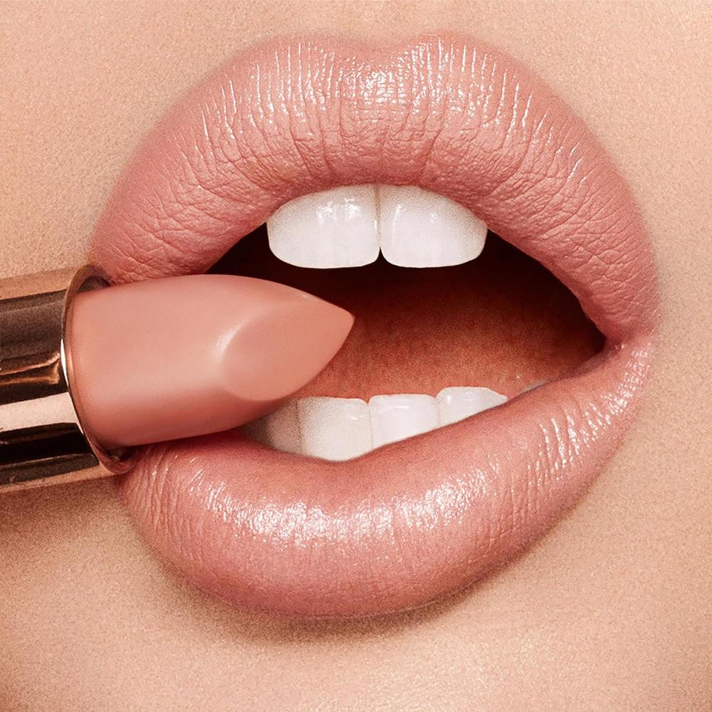 CHARLOTTE TILBURY K.I.S.S.I.N.G LÁPIZ LABIAL | PENÉLOPE PINK - NUDE CON MATICES ROSADOS - 3