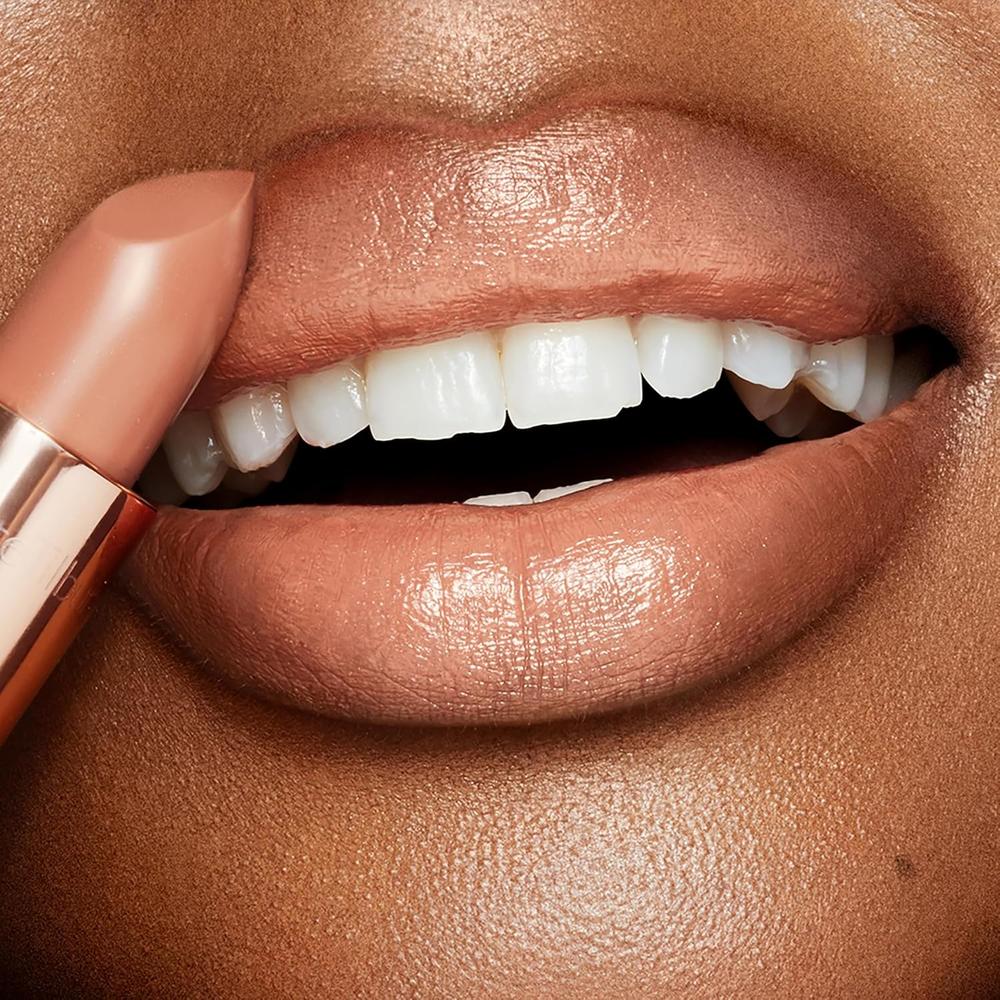 CHARLOTTE TILBURY K.I.S.S.I.N.G LÁPIZ LABIAL | KATE DESNUDA - NUDE EN TONOS ROSA CLARO - 3