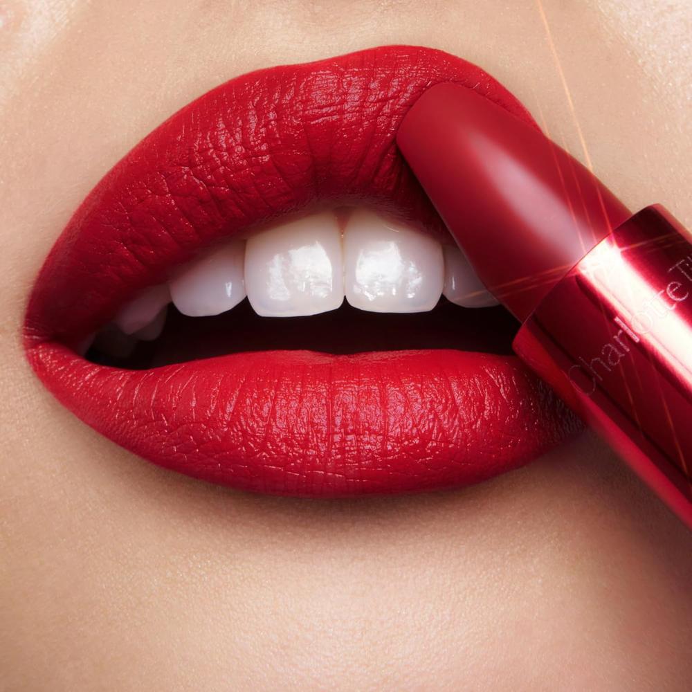 CHARLOTTE TILBURY REVOLUTION LÁPIZ LABIAL MATE | PIZZAZZ - ROJO CON TONOS AZULES - 4