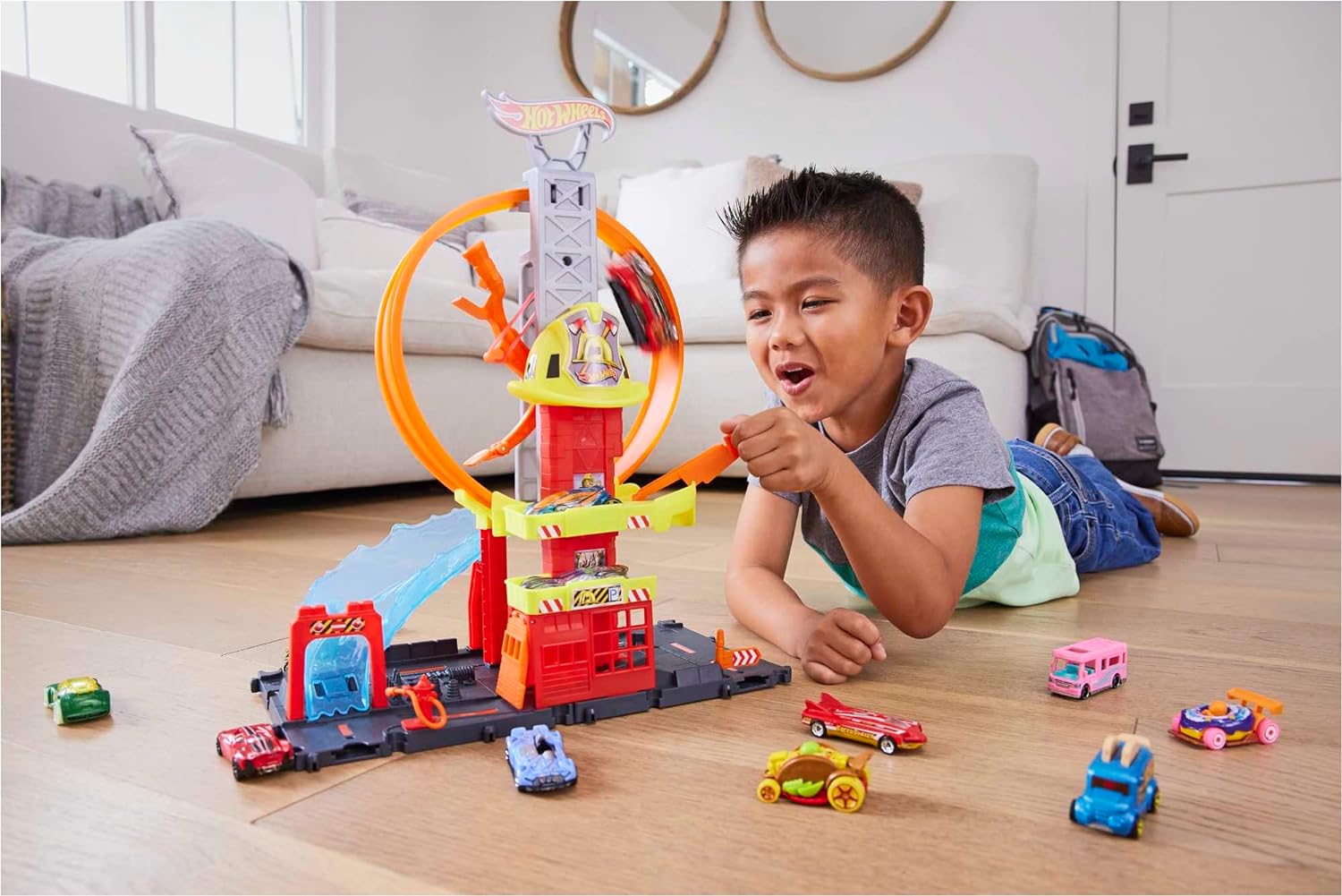 HOT WHEELS TOY CAR TRACK SET CITY SUPER LOOP ESTACIÓN DE BOMBEROS Y CAMIÓN DE BOMBEROS A ESCALA 1:64, SE CONECTA A OTROS JUEGOS - 5
