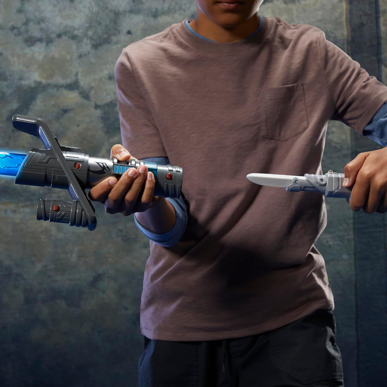 STAR WARS LIGHTSABER FORGE ULTIMATE MANDALORIAN MASTERWORKS SET, SABLE DE LUZ ELECTRÓNICO - 4
