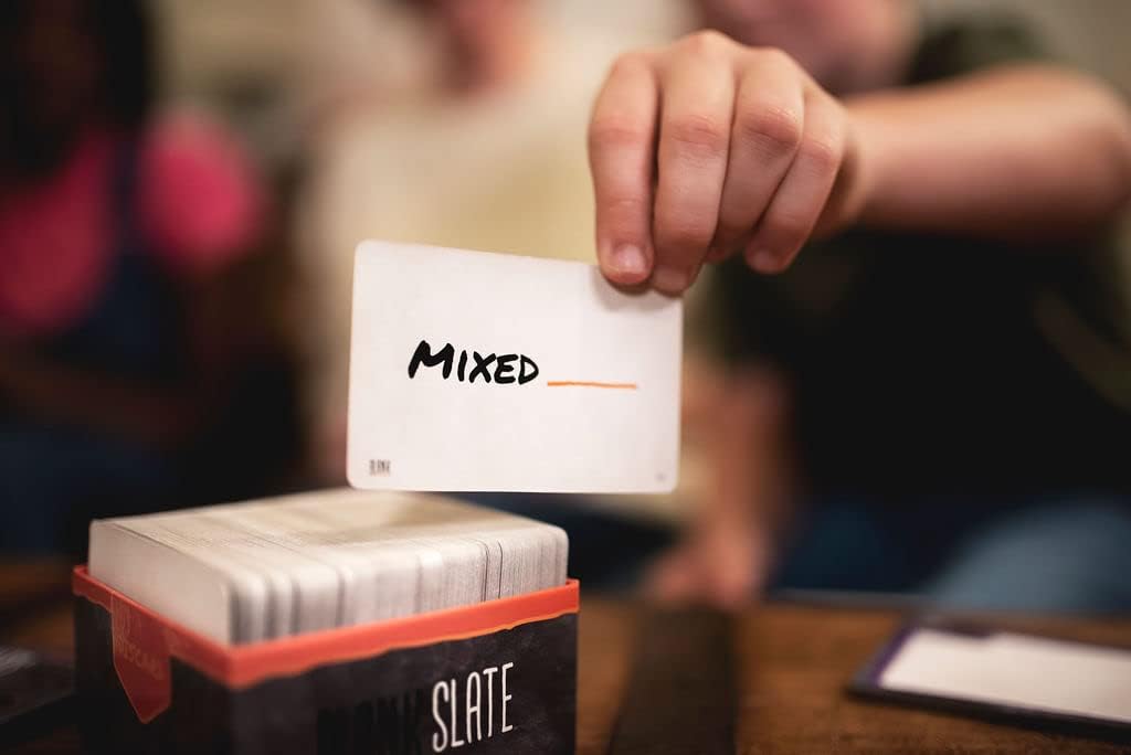 BLANK SLATE - EL JUEGO DONDE LAS GRANDES MENTES PIENSAN IGUAL | DIVERTIDO JUEGO FAMILIAR DE ASOCIACIÓN DE PALABRAS PARA FIESTAS - 5