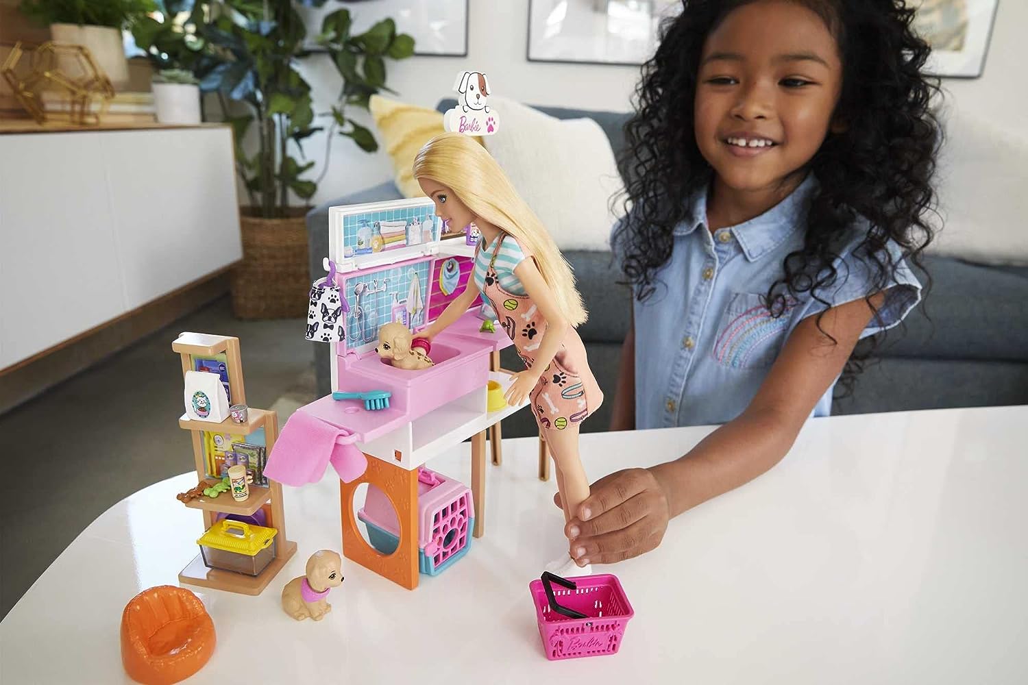 BARBIE - MUÑECA Y SET DE JUEGO DE TIENDA DE MASCOTAS, CON 4 MASCOTAS, CAMBIO DE COLOR Y ACCESORIOS, PARA NIÑAS DE 3 A 7 AÑOS - 2