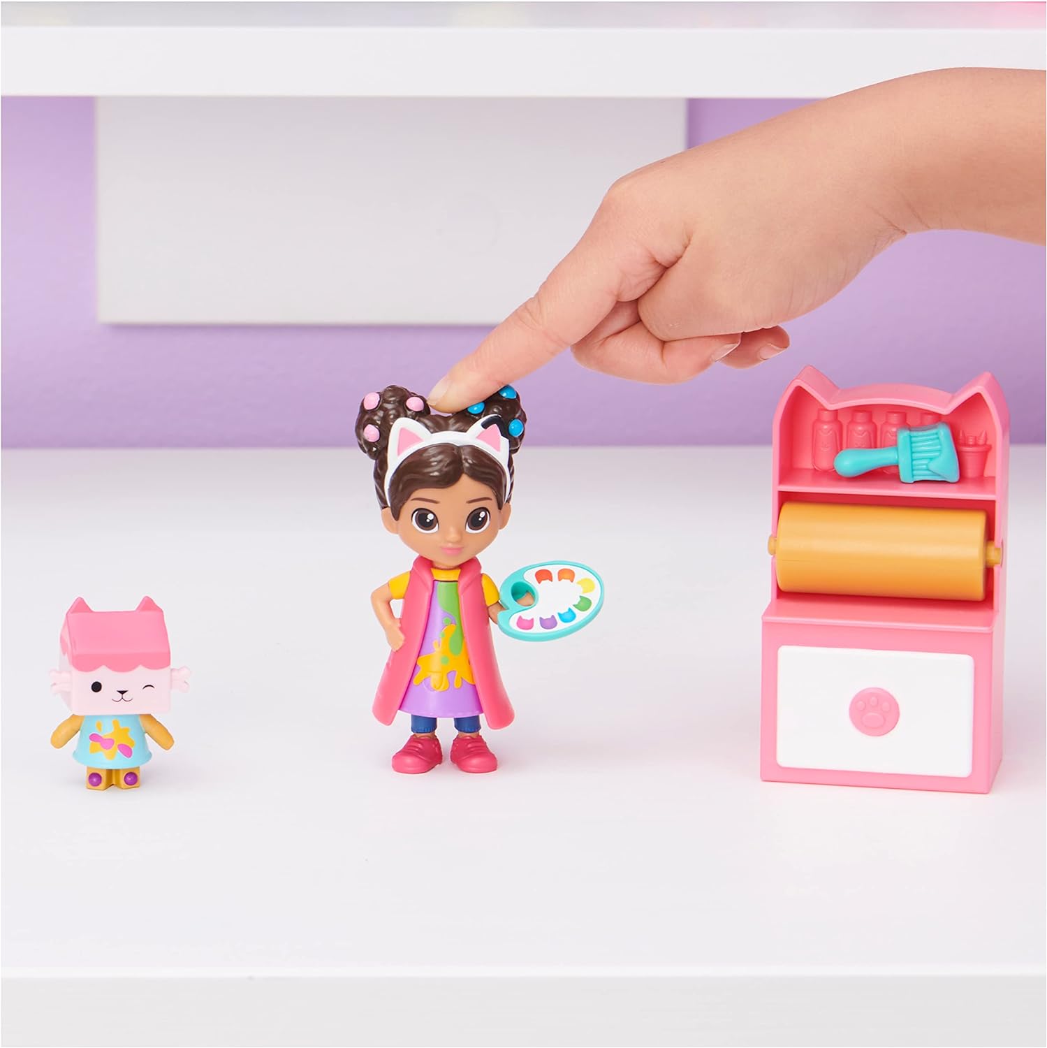GABBY'S DOLLHOUSE, ART STUDIO SET CON 2 FIGURAS DE JUGUETE, 2 ACCESORIOS, ENTREGA Y MUEBLES DE PIEZA - 5