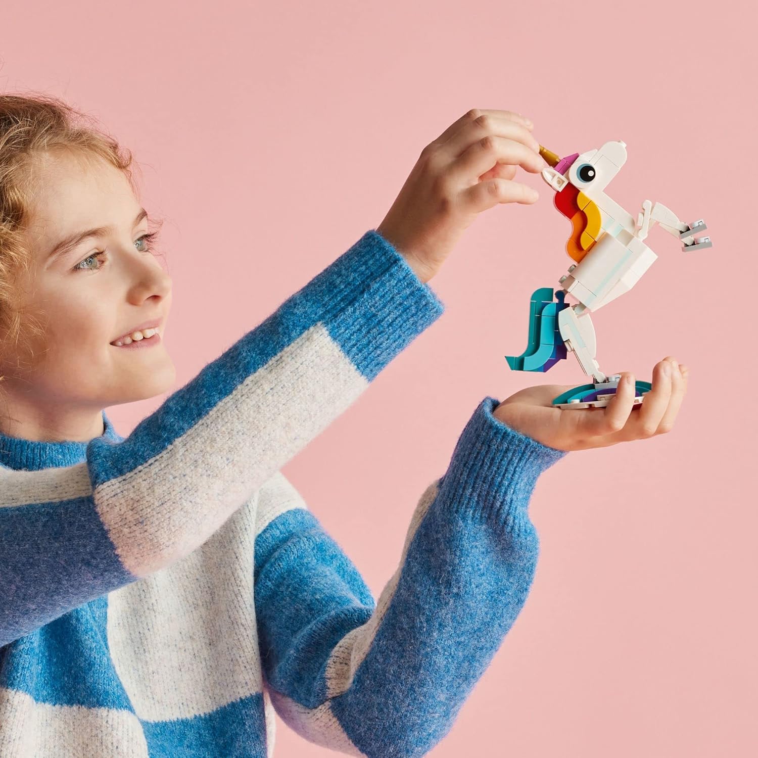 LEGO CREATOR 3 EN 1 JUGUETE MÁGICO DE UNICORNIO PARA CABALLITO DE MAR A PAVO REAL 31140, FIGURAS DE ANIMALES ARCOÍRIS - 2