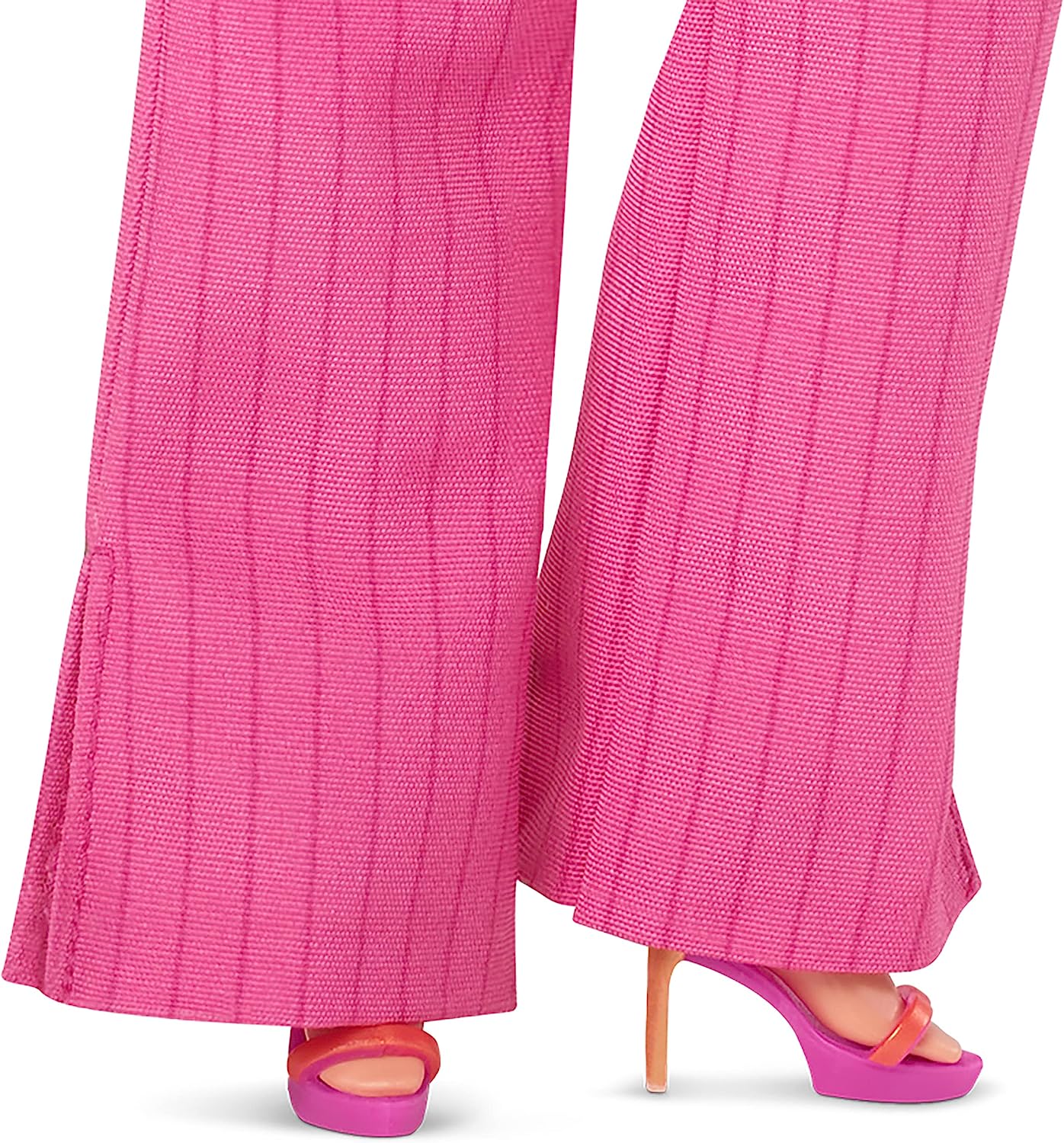 BARBIE THE MOVIE DOLL, GLORIA COLECCIONABLE CON TRAJE DE TRES PIEZAS ROSA POWER CON TACONES DE TIRAS Y ARETES DORADOS - 4