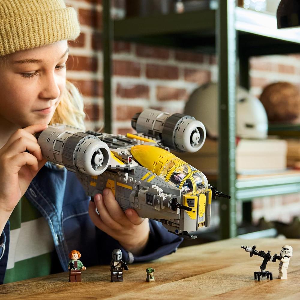 LEGO STAR WARS EL MANDALORIANO Y GROGU ESCUDO DE LA NAVAJA 75447 - 2