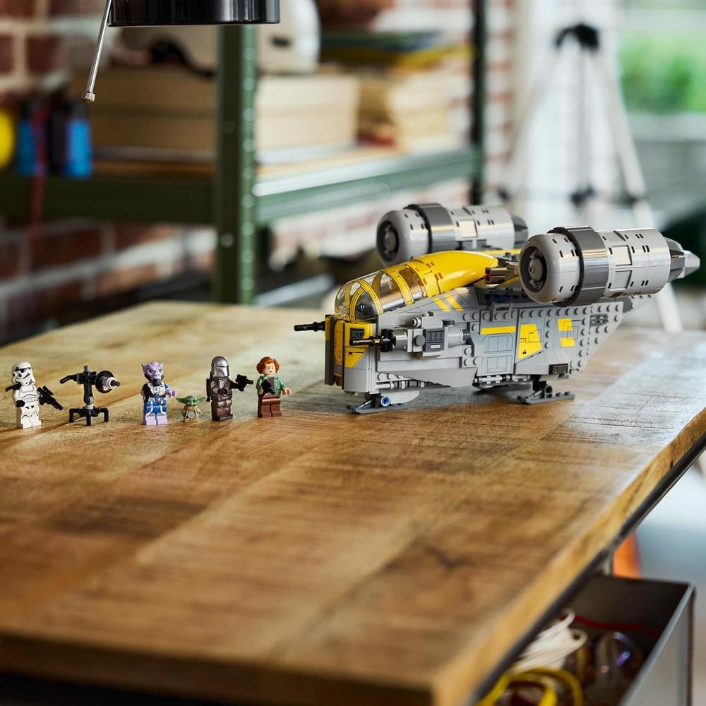 LEGO STAR WARS EL MANDALORIANO Y GROGU ESCUDO DE LA NAVAJA 75447 - 4