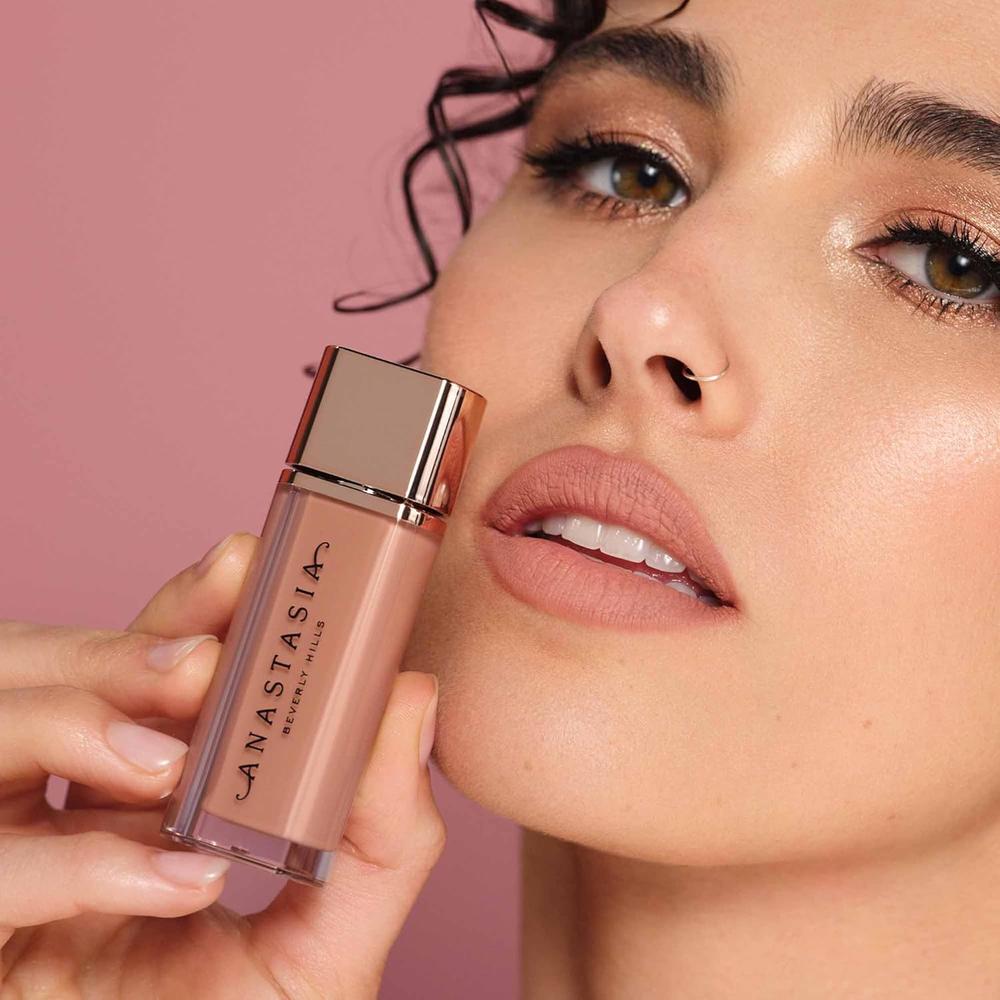 LABIAL EFECTO ATERCIOPELADO LIP VELVET ANASTASIA | PEACHY NUDE - 4
