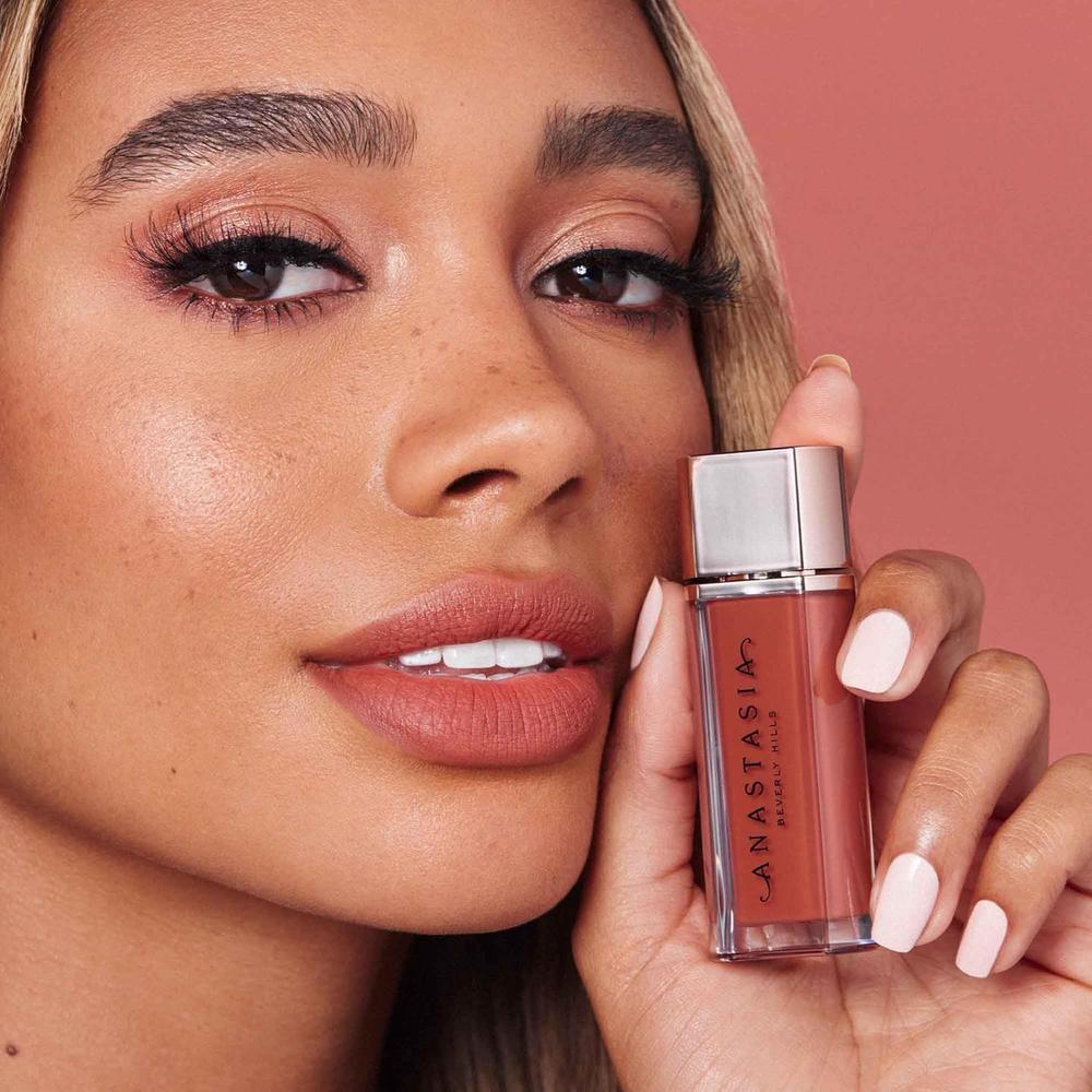 LABIAL EFECTO ATERCIOPELADO LIP VELVET ANASTASIA | PEACH AMBER - 4