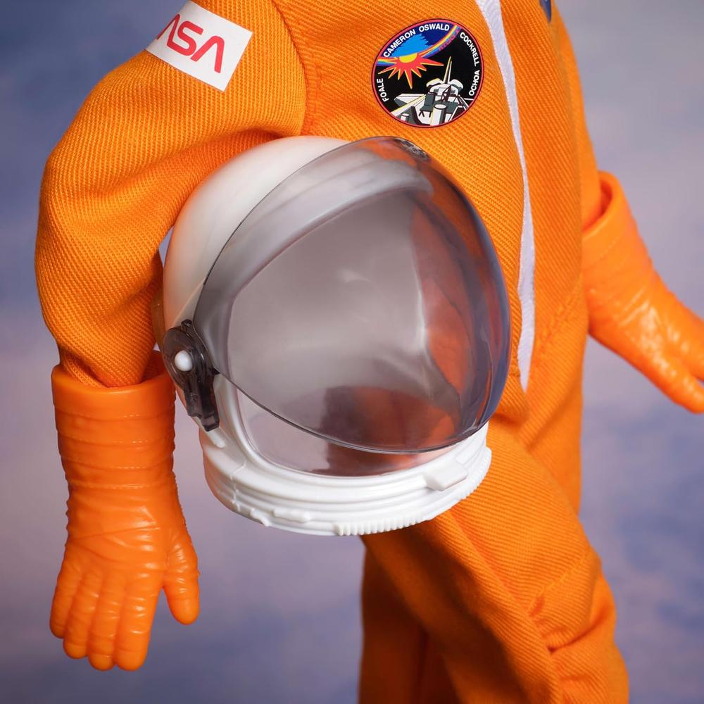 BARBIE SIGNATURE ELLEN OCHOA MUÑECA ASTRONAUTA - 3