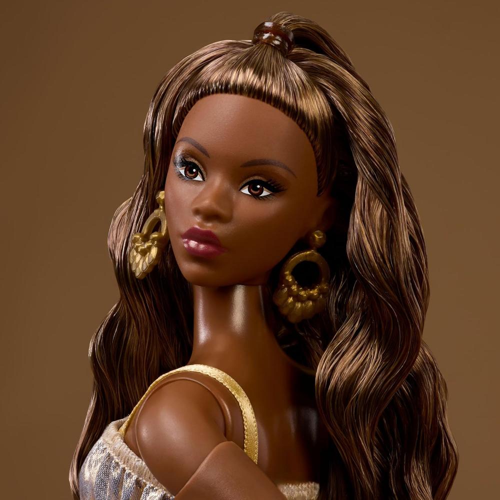 BARBIE BASICS MODELO MUÑECA CABELLO CASTAÑO VESTIDO DORADO - 3