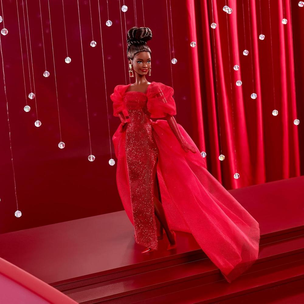 BARBIE SIGNATURE 80 ANIVERSARIO MUÑECA MORENA VESTIDO ROJO - 3