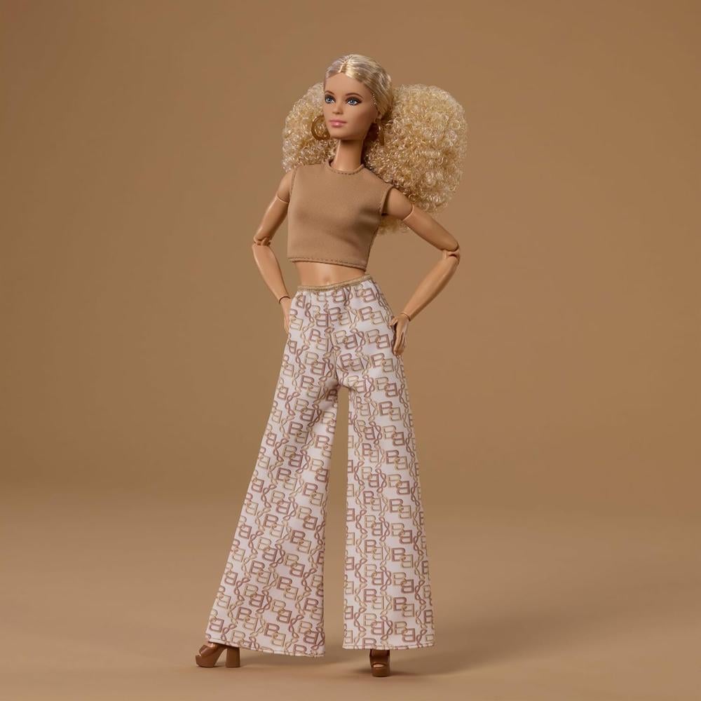BARBIE BASICS MODELO MUÑECA RUBIA OUTFIT DORADO - 2