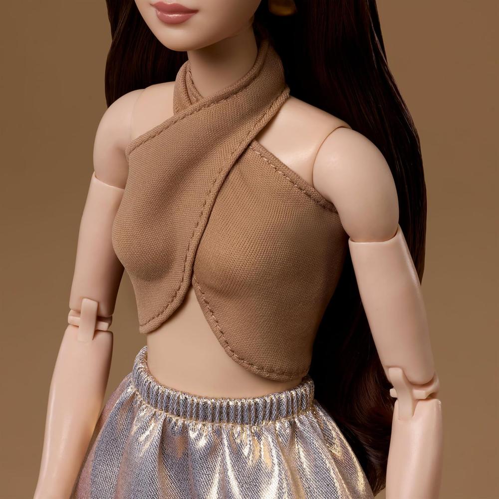 BARBIE BASICS MODELO MUÑECA CABELLO CASTAÑO OUTFIT DORADO - 4