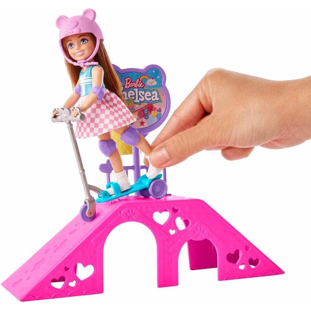 BARBIE CHELSEA PARQUE PATINAJE CON CACHORROS MORENA - 4