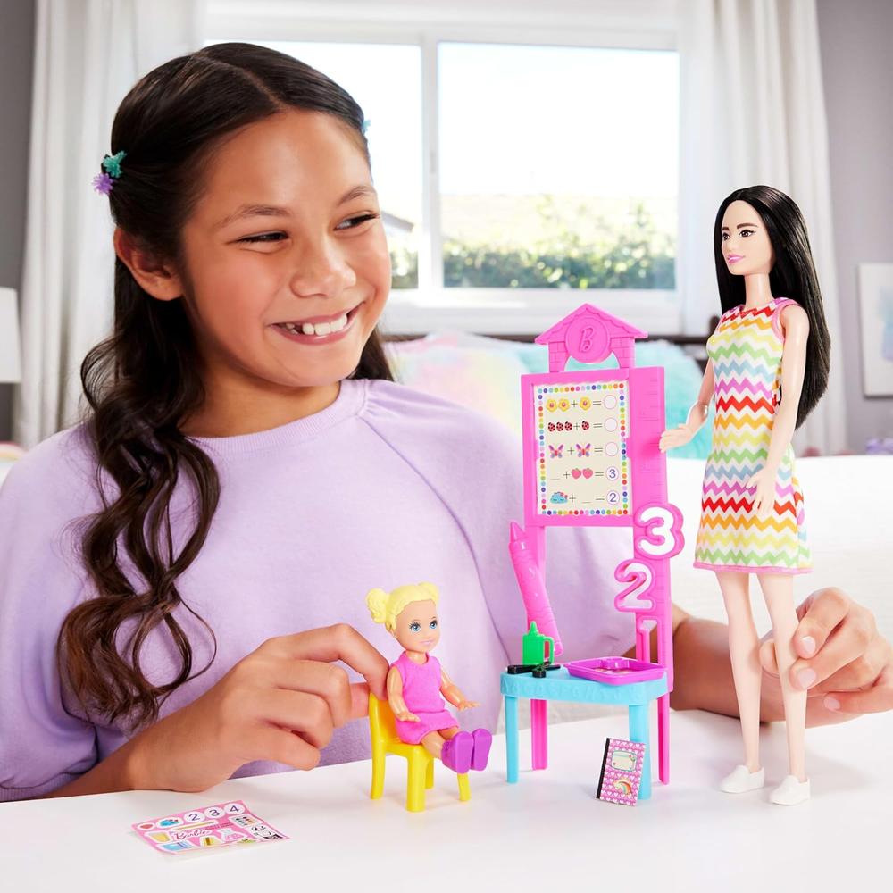 BARBIE MAESTRA SET CON MUÑECA RUBIA Y ACCESORIOS ESCOLARES - 2