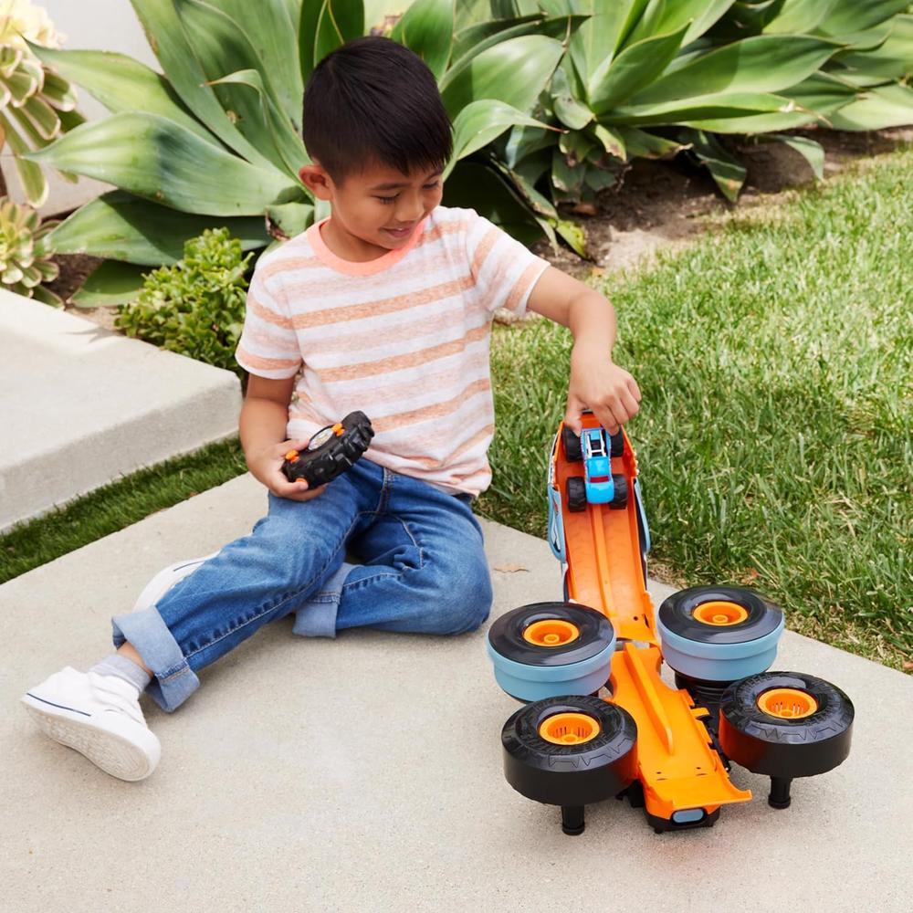 HOT WHEELS PISTA MONSTER TRUCKS - 2