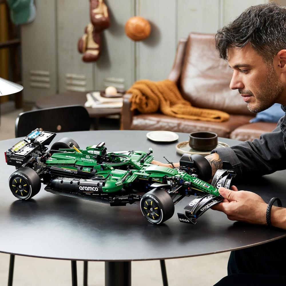 LEGO TECHNIC ASTON MARTIN AMR25 F1 42240 - 2