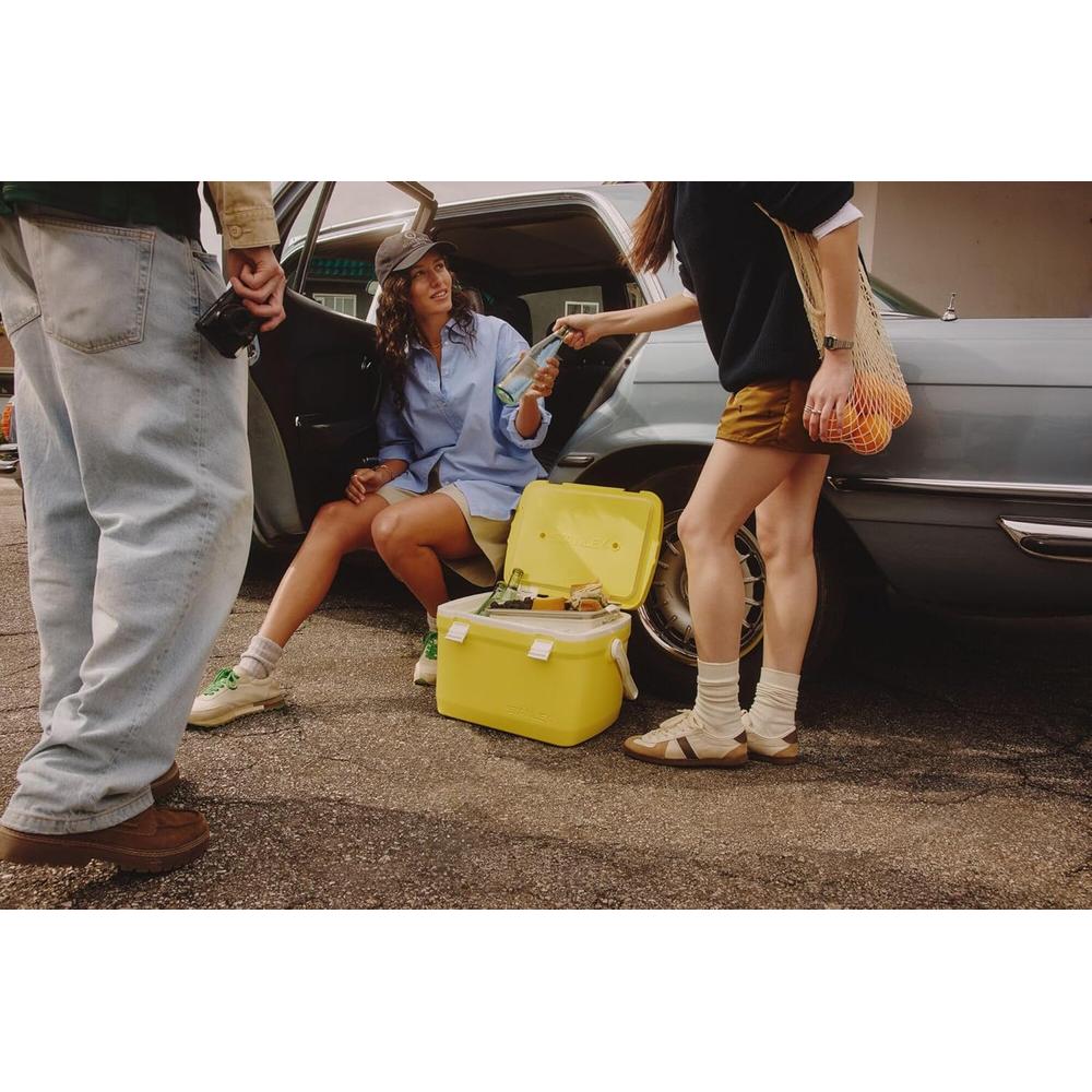 NEVERA PORTÁTIL STANLEY ADVENTURE 16 QT DAFFODIL - 4