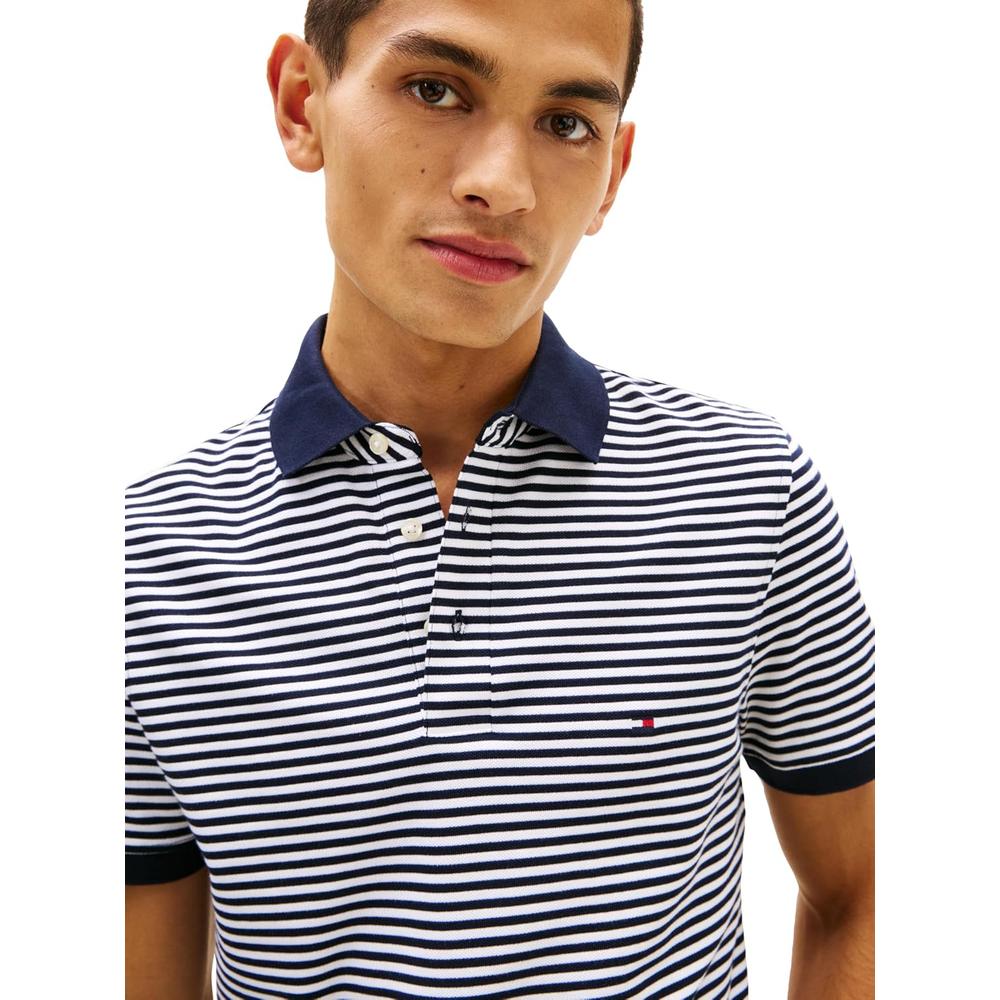 POLO PARA HOMBRE TOMMY HILFIGER 1985 SLIM FIT MANGA CORTA AZUL CIELO DESÉRTICO BLANCO - 2