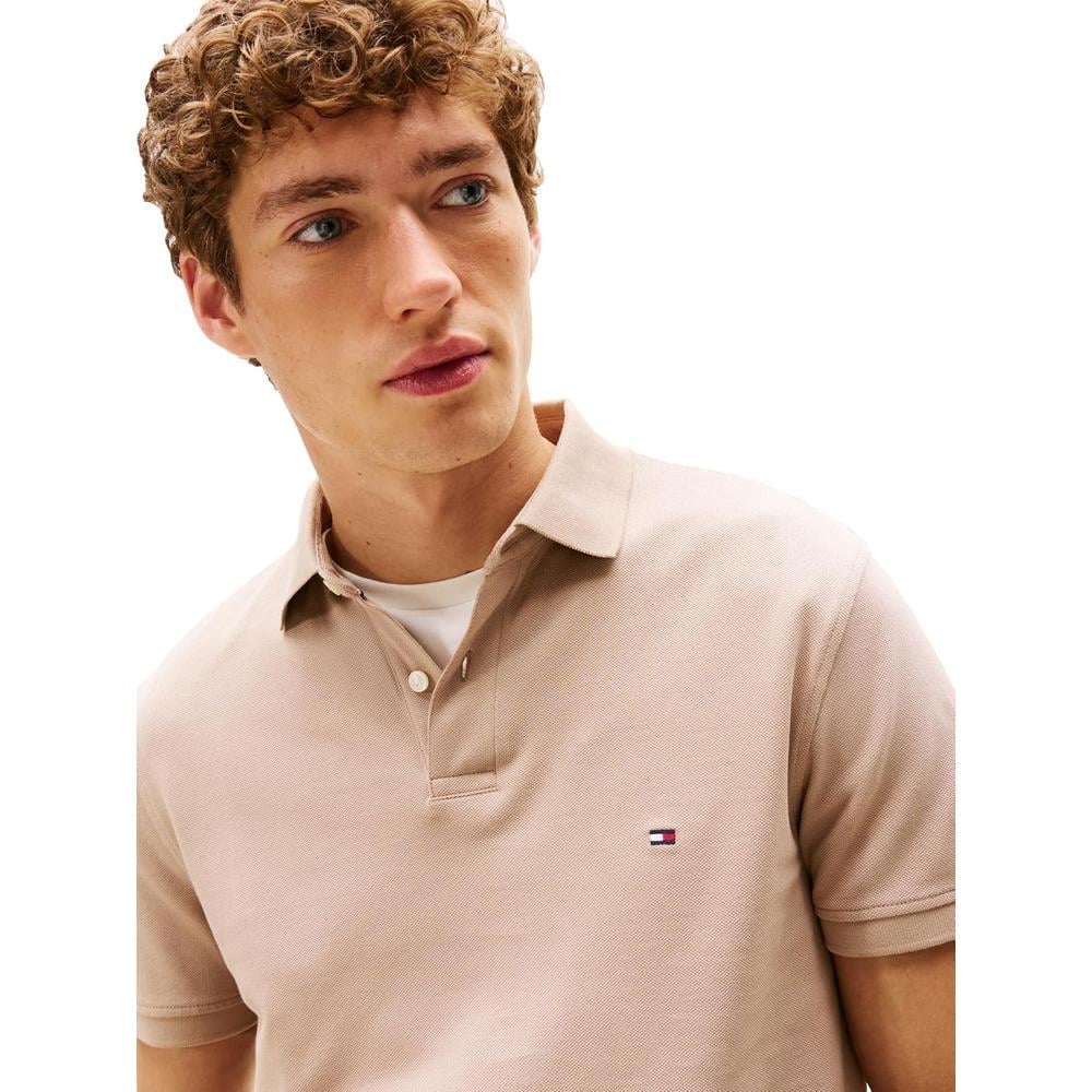 POLO PARA HOMBRE TOMMY HILFIGER 1985 REGULAR FIT MANGA CORTA MARRÓN ARENA - 2