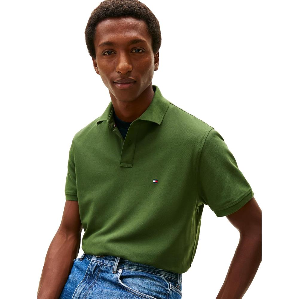 POLO PARA HOMBRE TOMMY HILFIGER CLASSIC FIT MANGA CORTA VERDE PINO MONTAÑA - 2