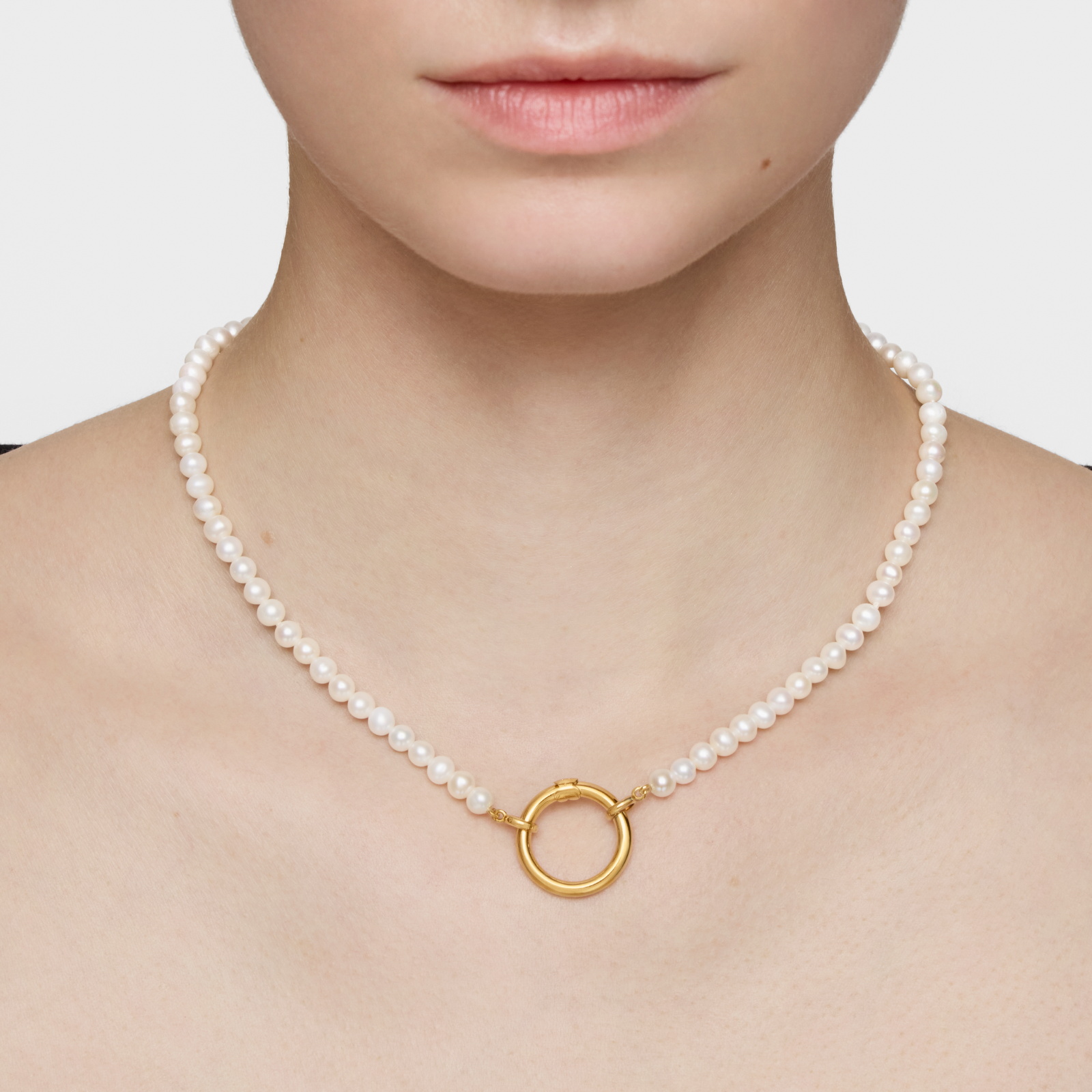COLLAR CON PERLAS Y DIJE BAÑO ORO - 6