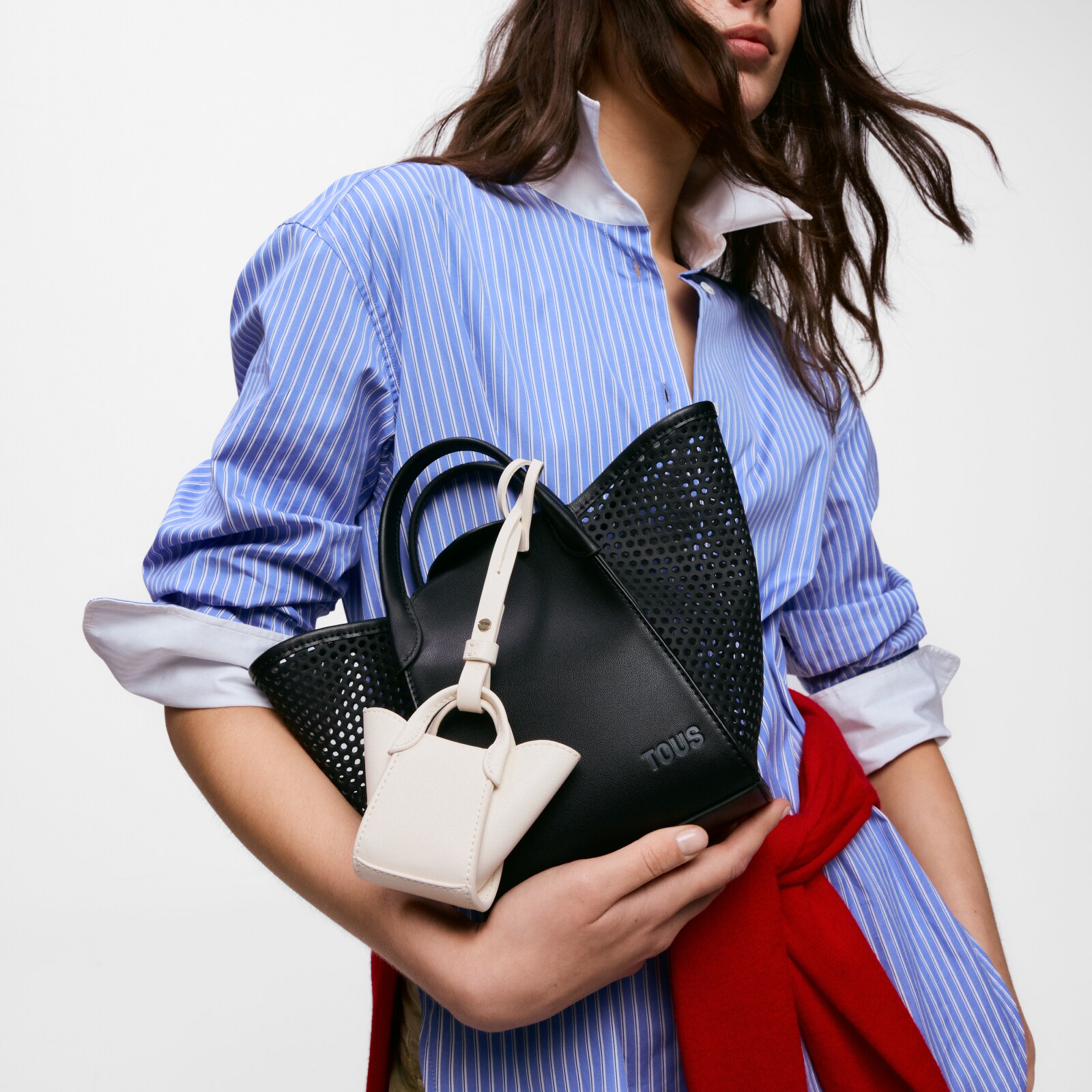 BOLSOS CAPAZO S. TOUS TULIP CUTOUT NEGRO - 4