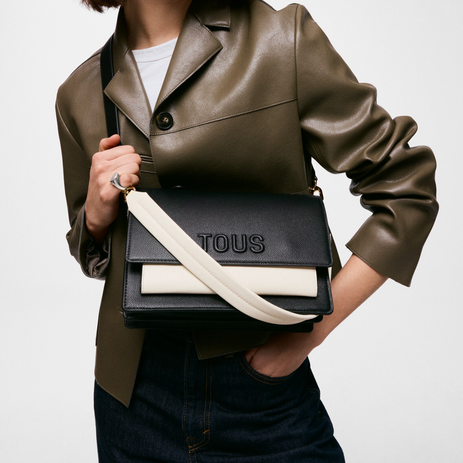 BANDOLERA M. AUDREE SAFFIANO NEGRO-BEIGE - 5