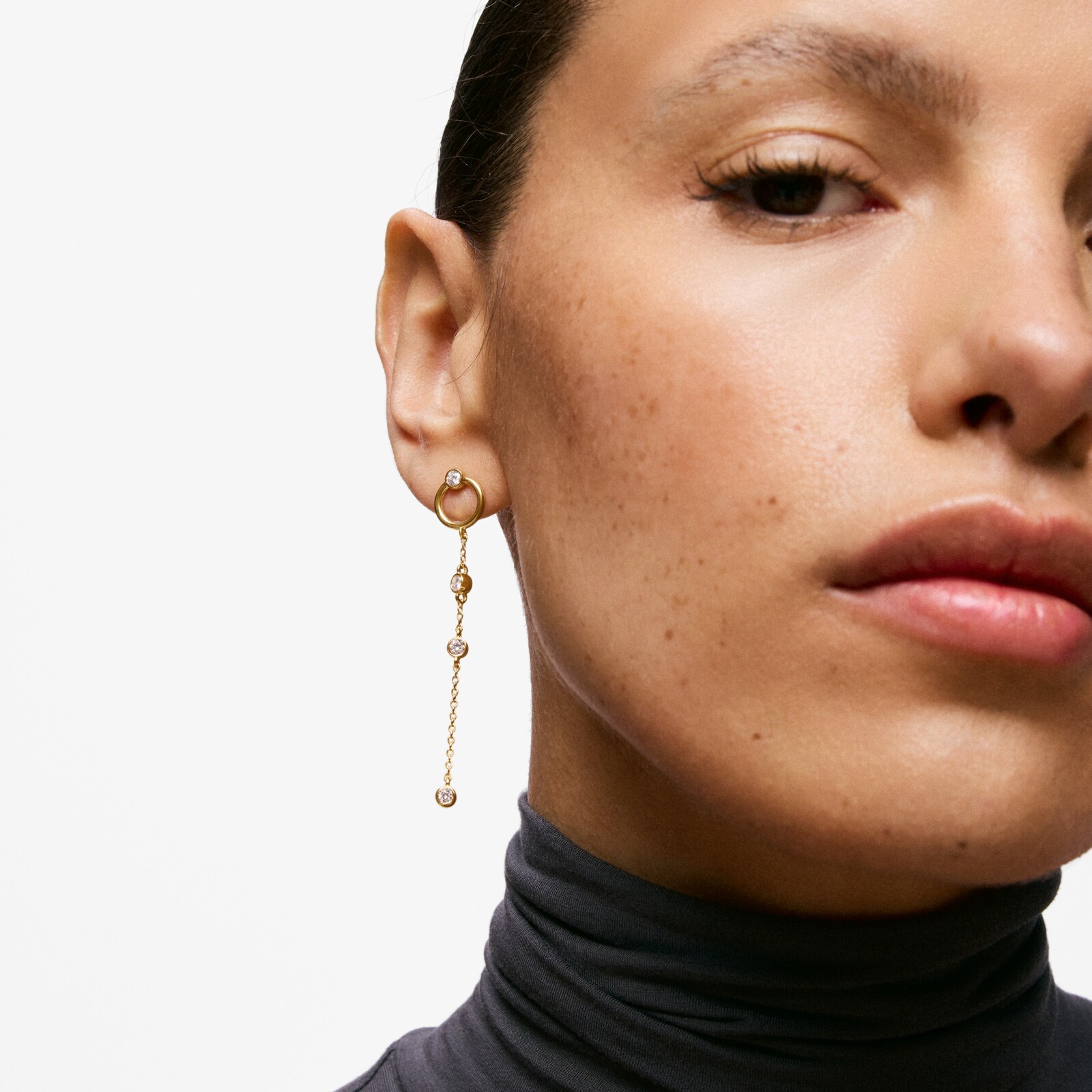 ARETES CON BAÑO DE ORO 18 KT SOBRE PLATA Y ÓNIX COLOR BLACK - 4