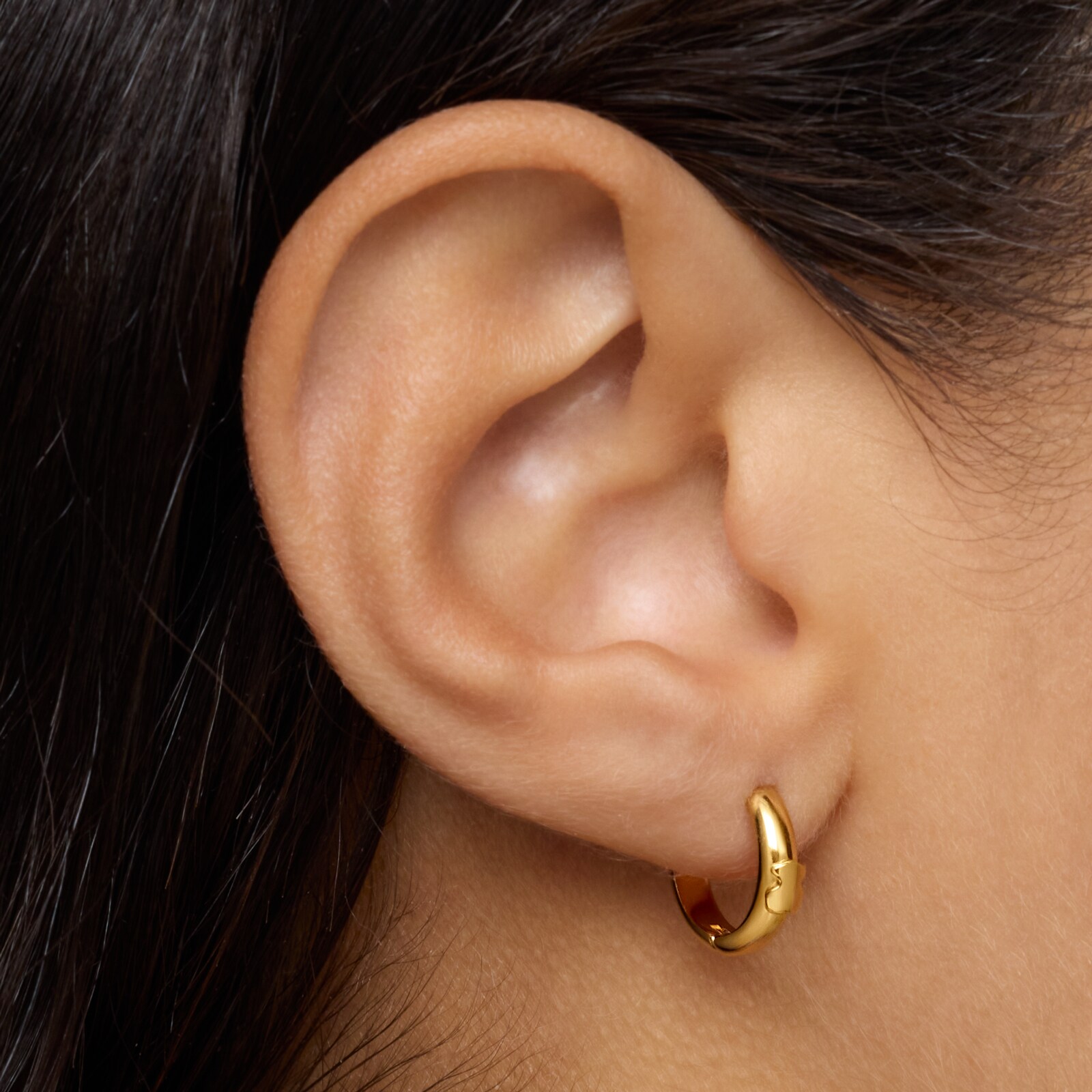 ARETES ARO CON OSO Y BAÑO DE ORO DE 18 KT SOBRE PLATA 12 MM TOUS BASICS - 4