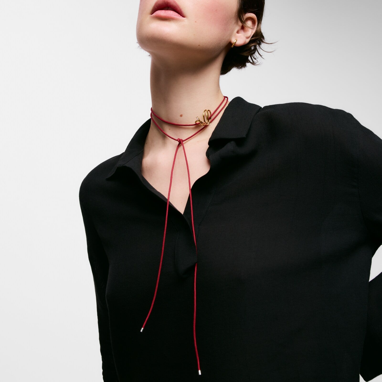COLLAR LARGO DE PLATA EN COLOR BURDEOS TOUS BASICS - 3